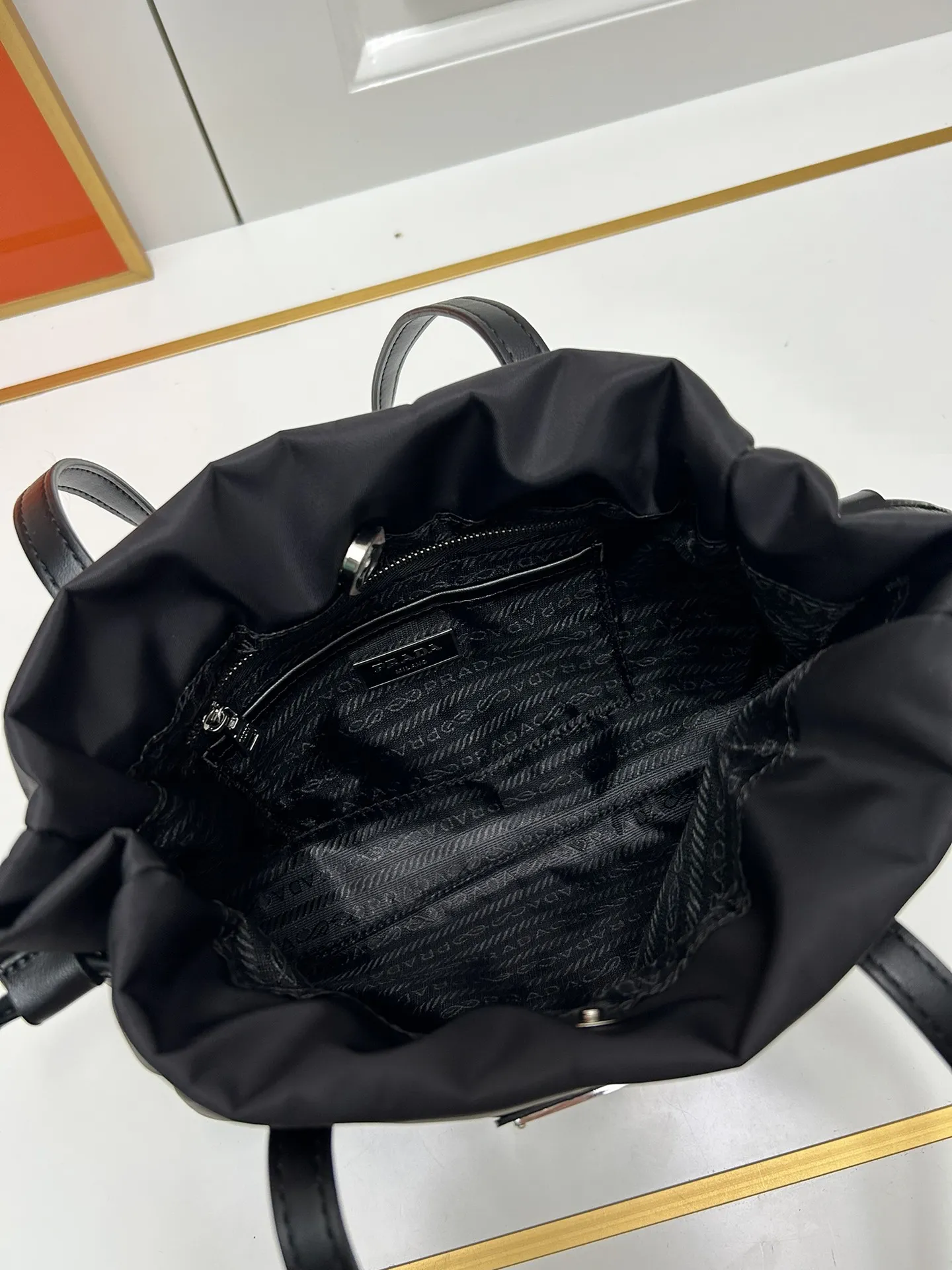 【2026】【PRADA  公式旗艦店】プラダ   ハンドバッグ  当日出荷 好評に付き再入荷！28*22*8CM