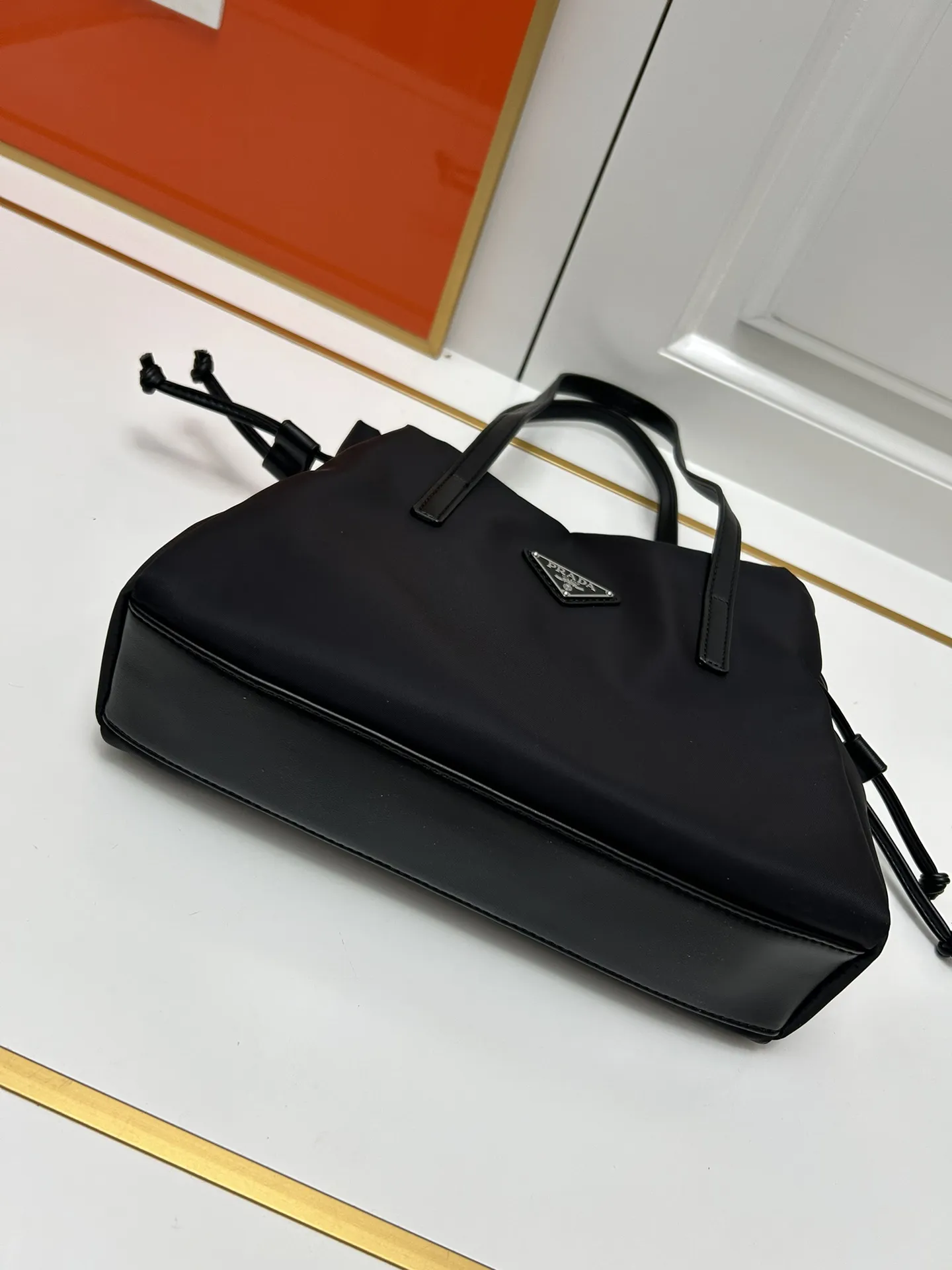 【2026】【PRADA  公式旗艦店】プラダ   ハンドバッグ  当日出荷 好評に付き再入荷！28*22*8CM