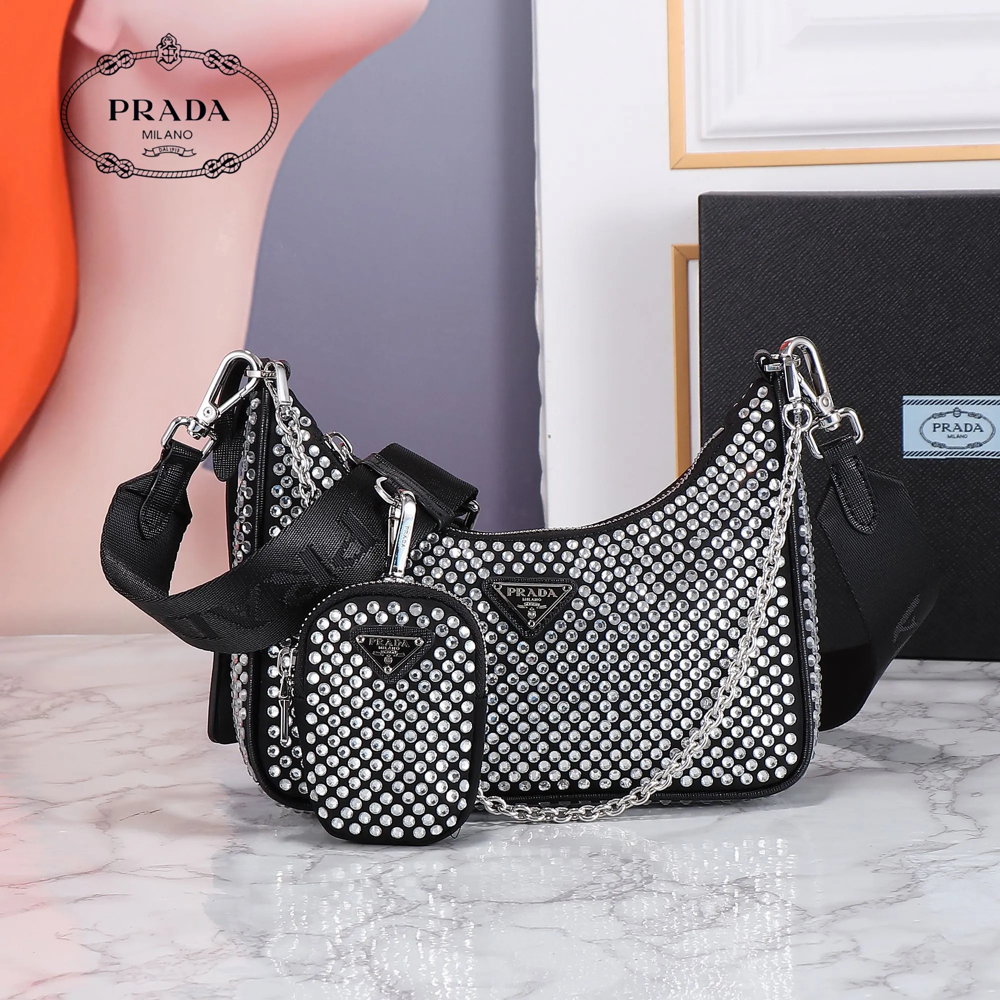 【2026】【PRADA  公式旗艦店】プラダ   斜めがけバッグ  当日出荷 好評に付き再入荷！22*16*6CM