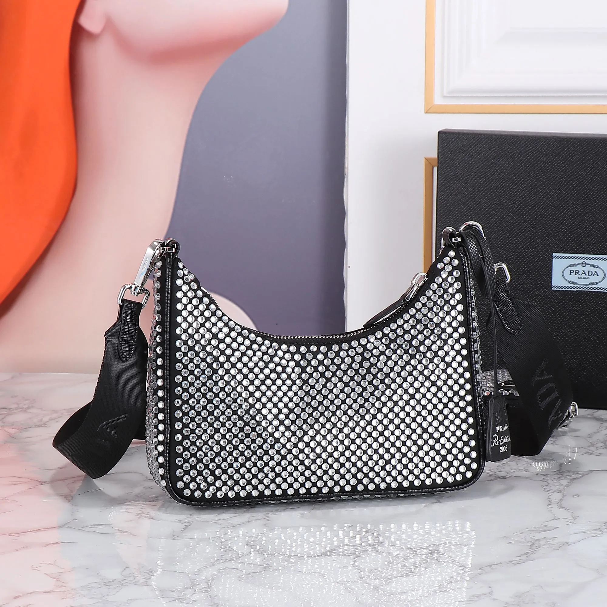【2026】【PRADA  公式旗艦店】プラダ   斜めがけバッグ  当日出荷 好評に付き再入荷！22*16*6CM