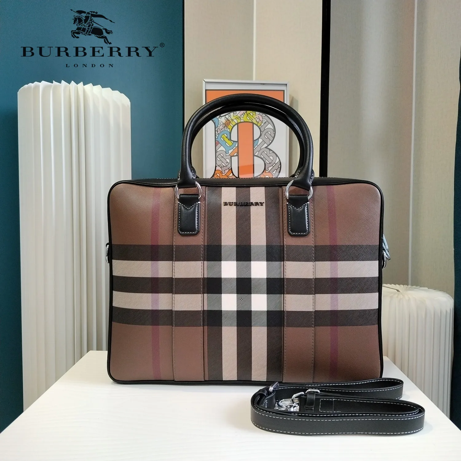 【2026】【BURBERRY 公式旗艦店】バーバリー   ハンドバッグ 当日出荷 好評に付き再入荷！37*27*7CM