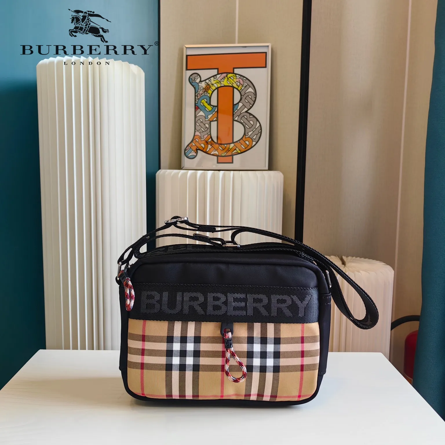 【2026】【BURBERRY 公式旗艦店】バーバリー   斜めがけバッグ 当日出荷 好評に付き再入荷！23*6*15CM