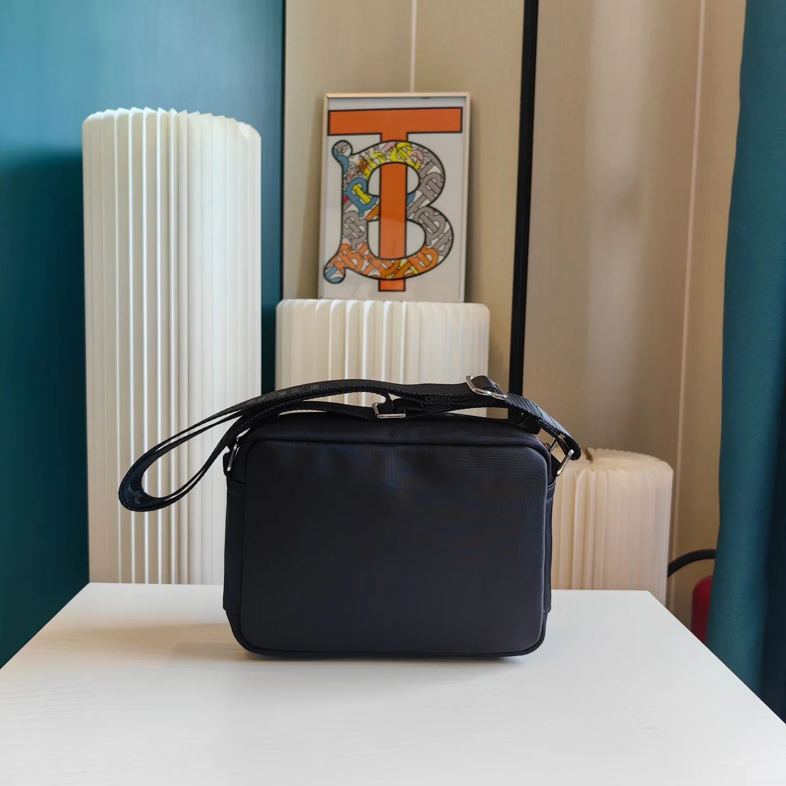 【2026】【BURBERRY 公式旗艦店】バーバリー   斜めがけバッグ 当日出荷 好評に付き再入荷！23*6*15CM