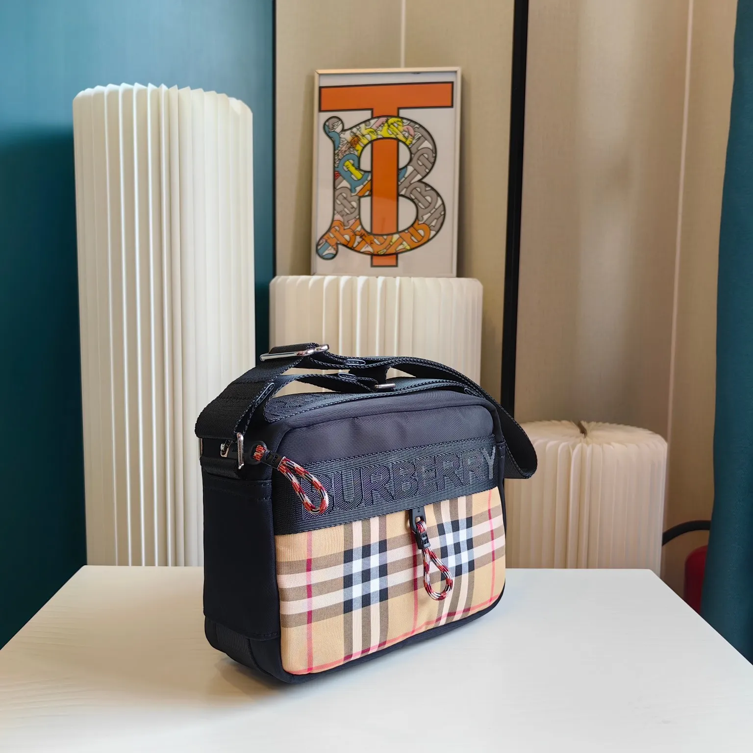 【2026】【BURBERRY 公式旗艦店】バーバリー   斜めがけバッグ 当日出荷 好評に付き再入荷！23*6*15CM