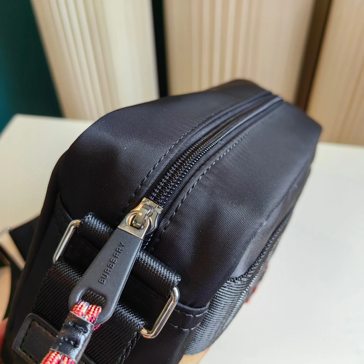 【2026】【BURBERRY 公式旗艦店】バーバリー   斜めがけバッグ 当日出荷 好評に付き再入荷！23*6*15CM