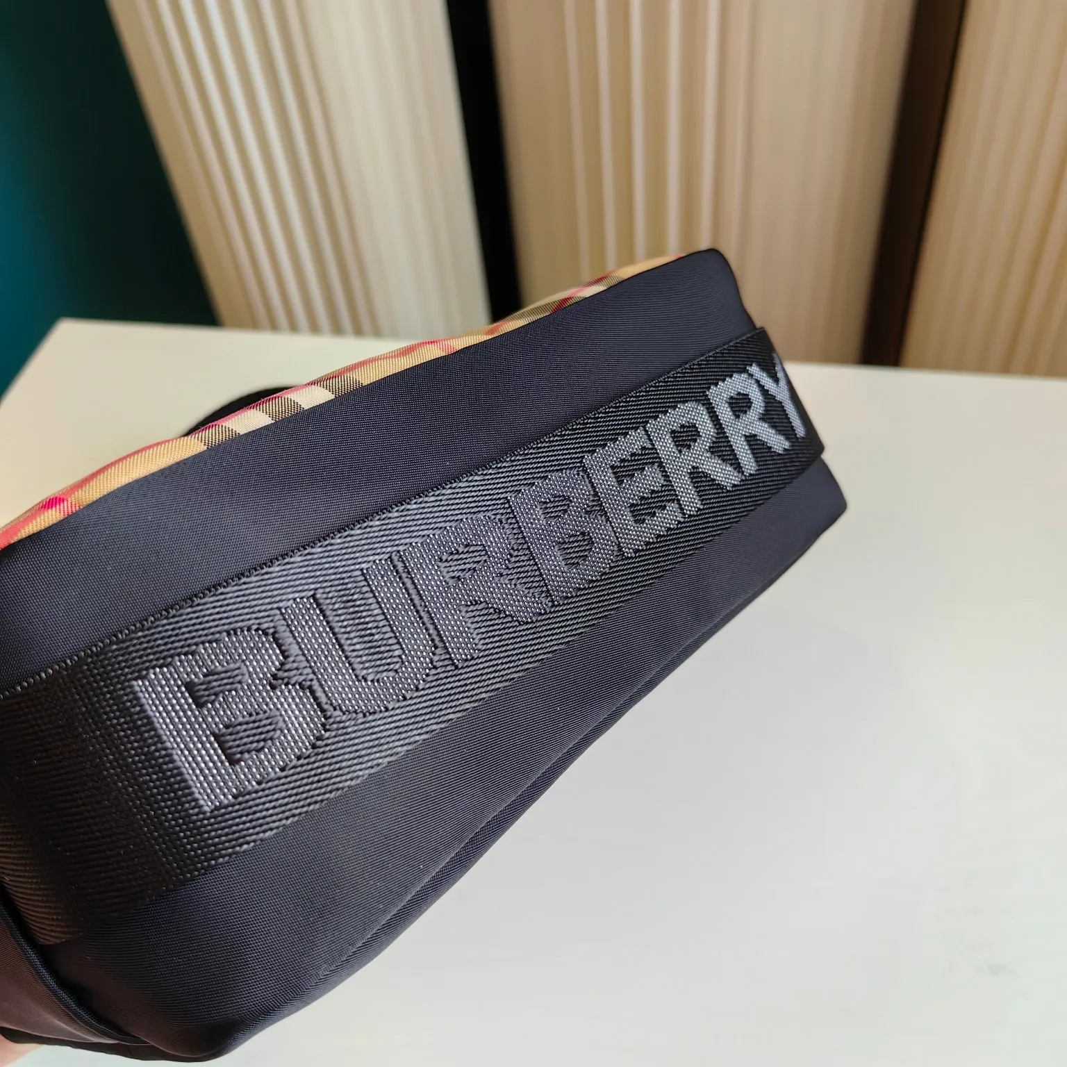 【2026】【BURBERRY 公式旗艦店】バーバリー   斜めがけバッグ 当日出荷 好評に付き再入荷！23*6*15CM