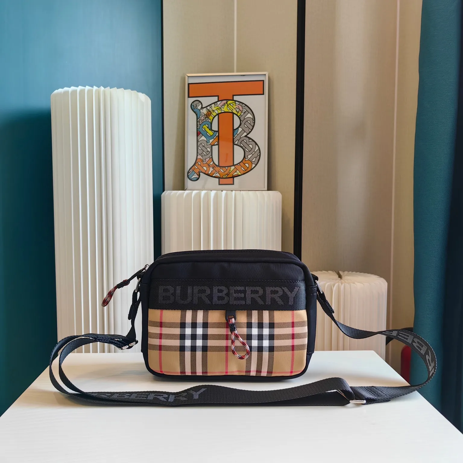 【2026】【BURBERRY 公式旗艦店】バーバリー   斜めがけバッグ 当日出荷 好評に付き再入荷！23*6*15CM