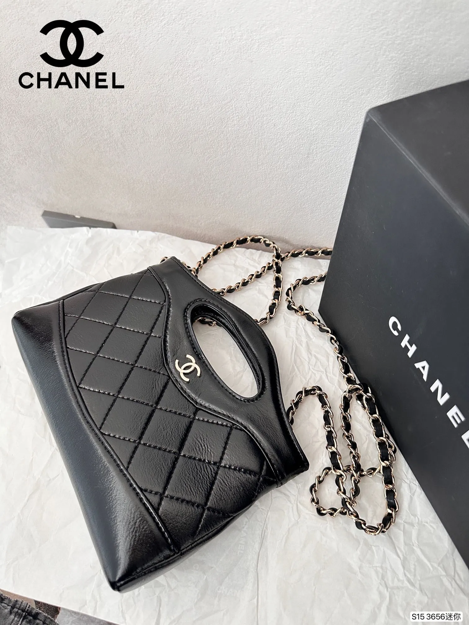 【2026】【CHANEL 公式旗艦店】シャネル  斜めがけバッグ 当日出荷 好評に付き再入荷！20*17CM