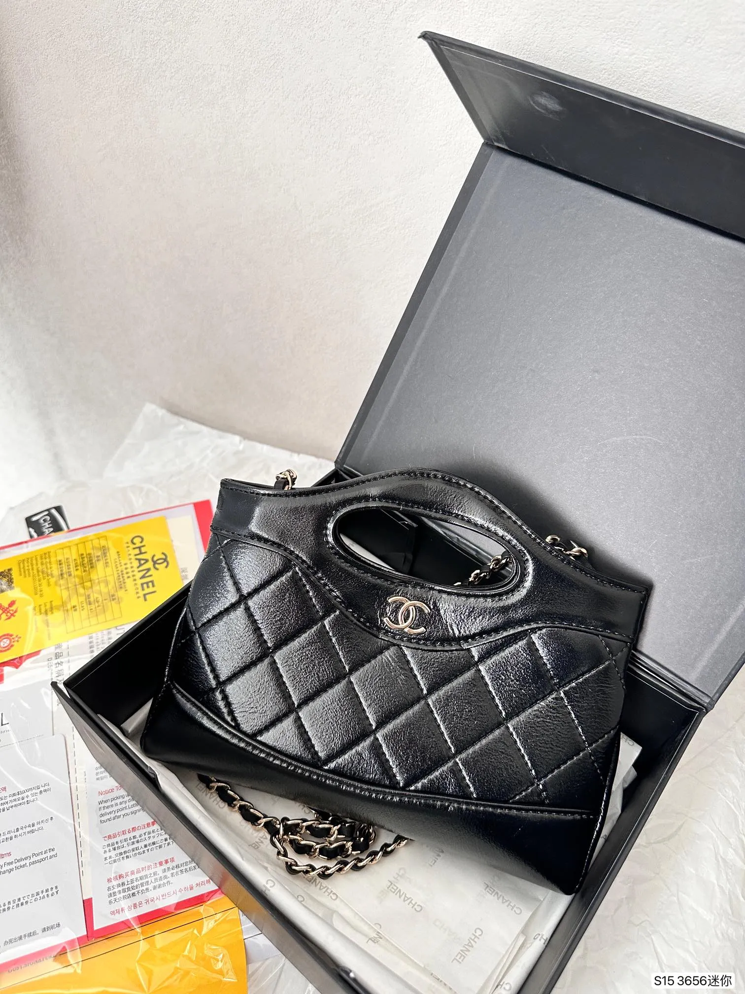 【2026】【CHANEL 公式旗艦店】シャネル  斜めがけバッグ 当日出荷 好評に付き再入荷！20*17CM