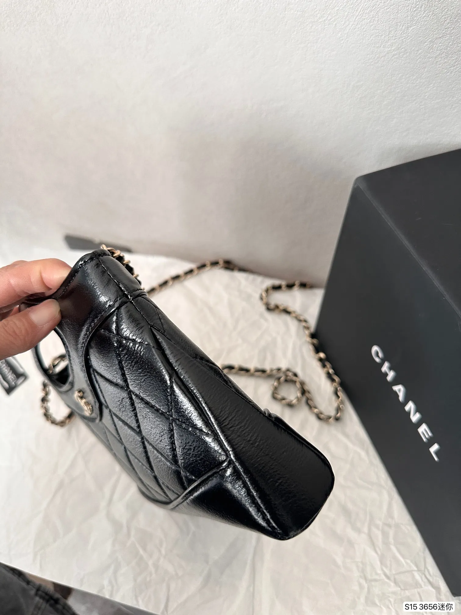 【2026】【CHANEL 公式旗艦店】シャネル  斜めがけバッグ 当日出荷 好評に付き再入荷！20*17CM