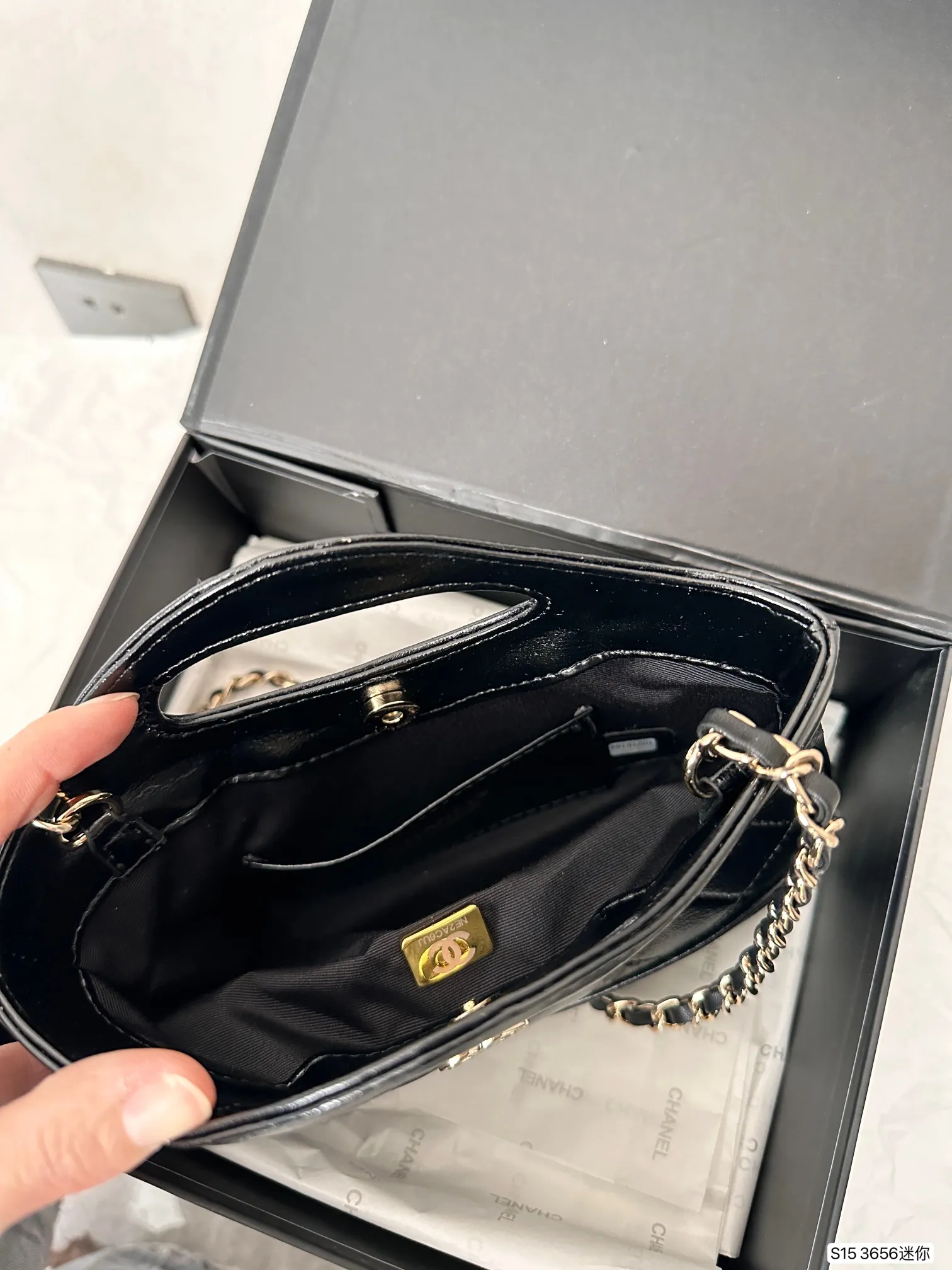 【2026】【CHANEL 公式旗艦店】シャネル  斜めがけバッグ 当日出荷 好評に付き再入荷！20*17CM