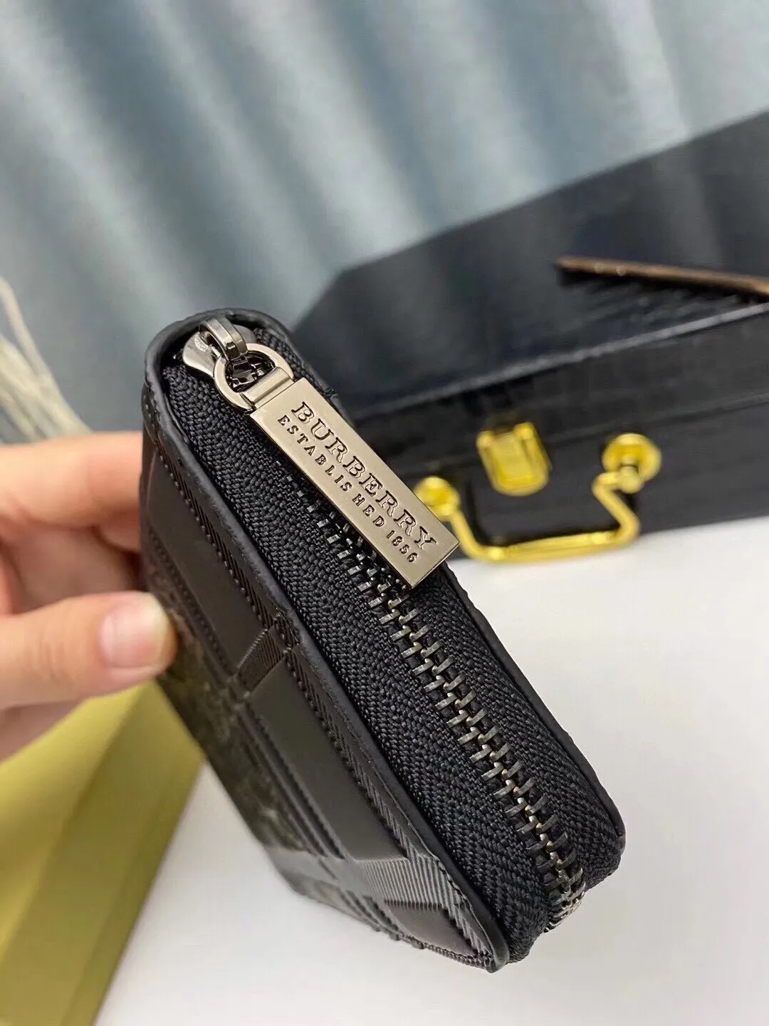 【2026】【BURBERRY  公式旗艦店】バーバリー   財布 当日出荷 好評に付き再入荷19*10*2.5CM
