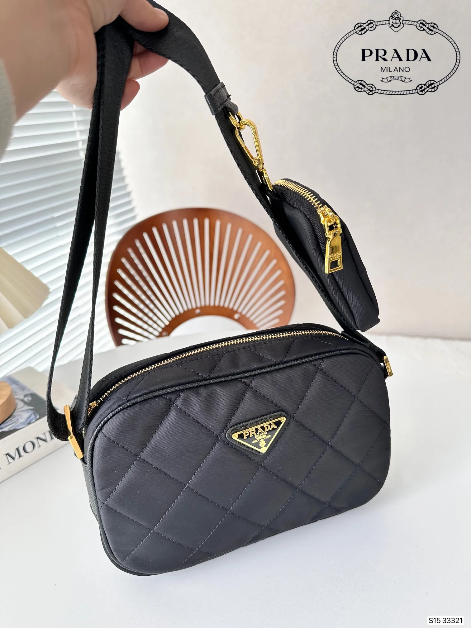 【2026】【PRADA 公式旗艦店】 プラダ  斜めがけバッグ当日出荷 好評に付き再入荷24*16CM