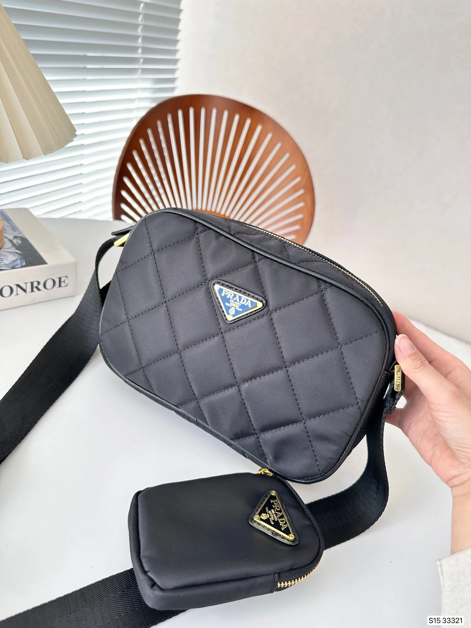 【2026】【PRADA 公式旗艦店】 プラダ  斜めがけバッグ当日出荷 好評に付き再入荷24*16CM