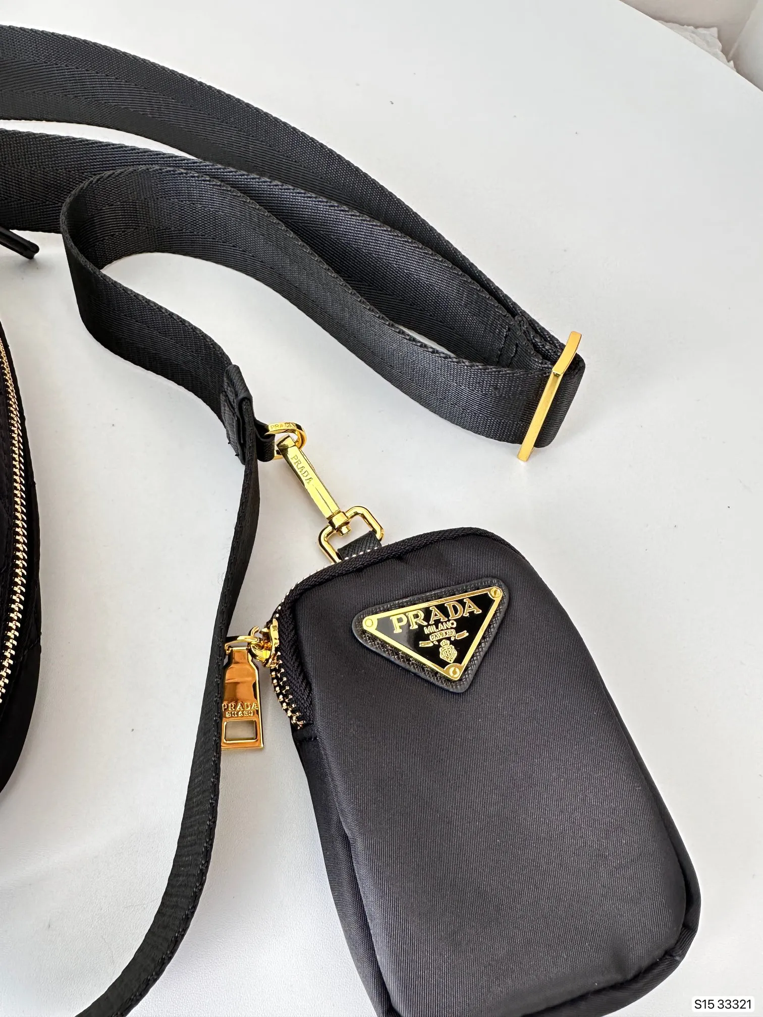 【2026】【PRADA 公式旗艦店】 プラダ  斜めがけバッグ当日出荷 好評に付き再入荷24*16CM