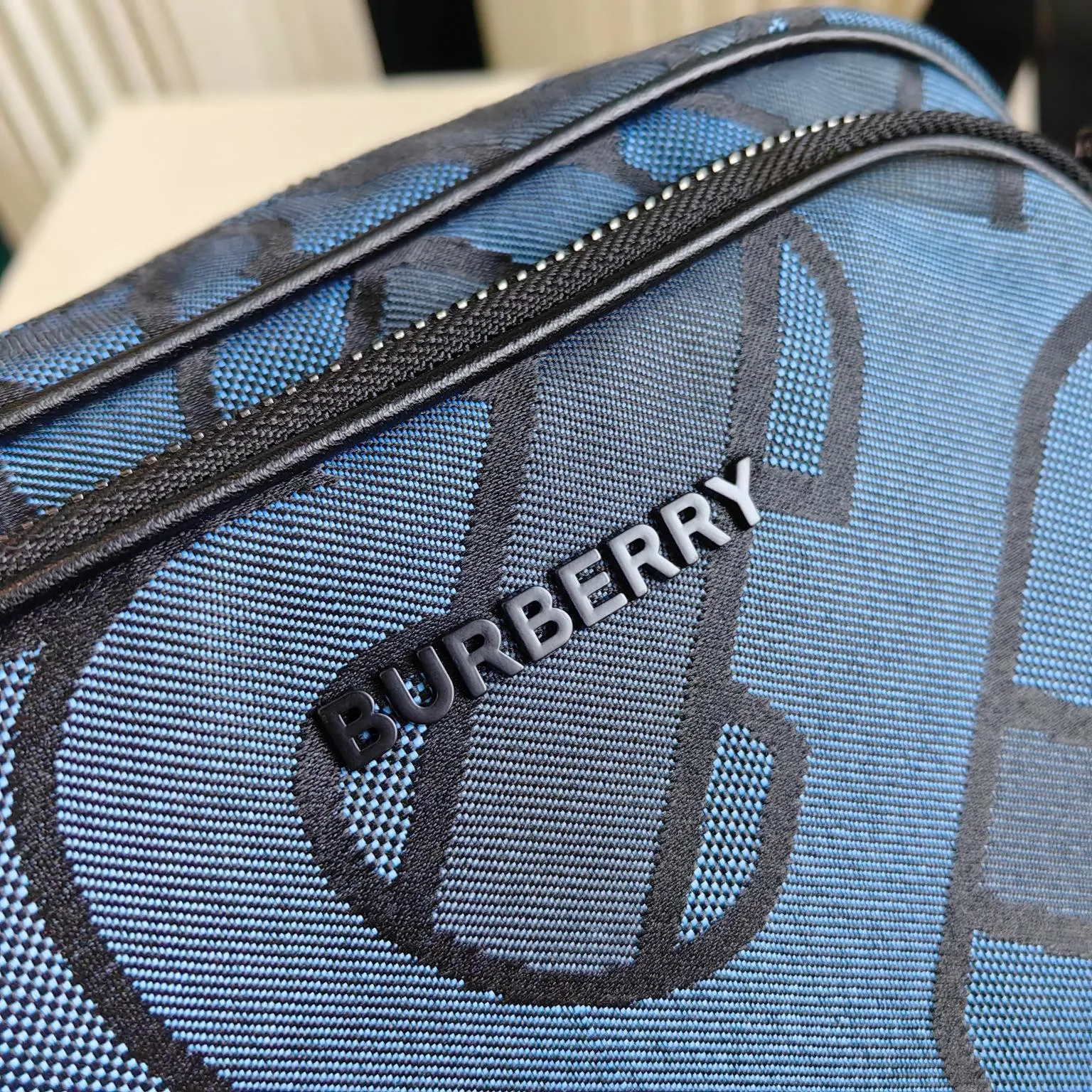 【2026】【BURBERRY  公式旗艦店】バーバリー 斜めがけバッグ 当日出荷 好評に付き再入荷！22*16CM