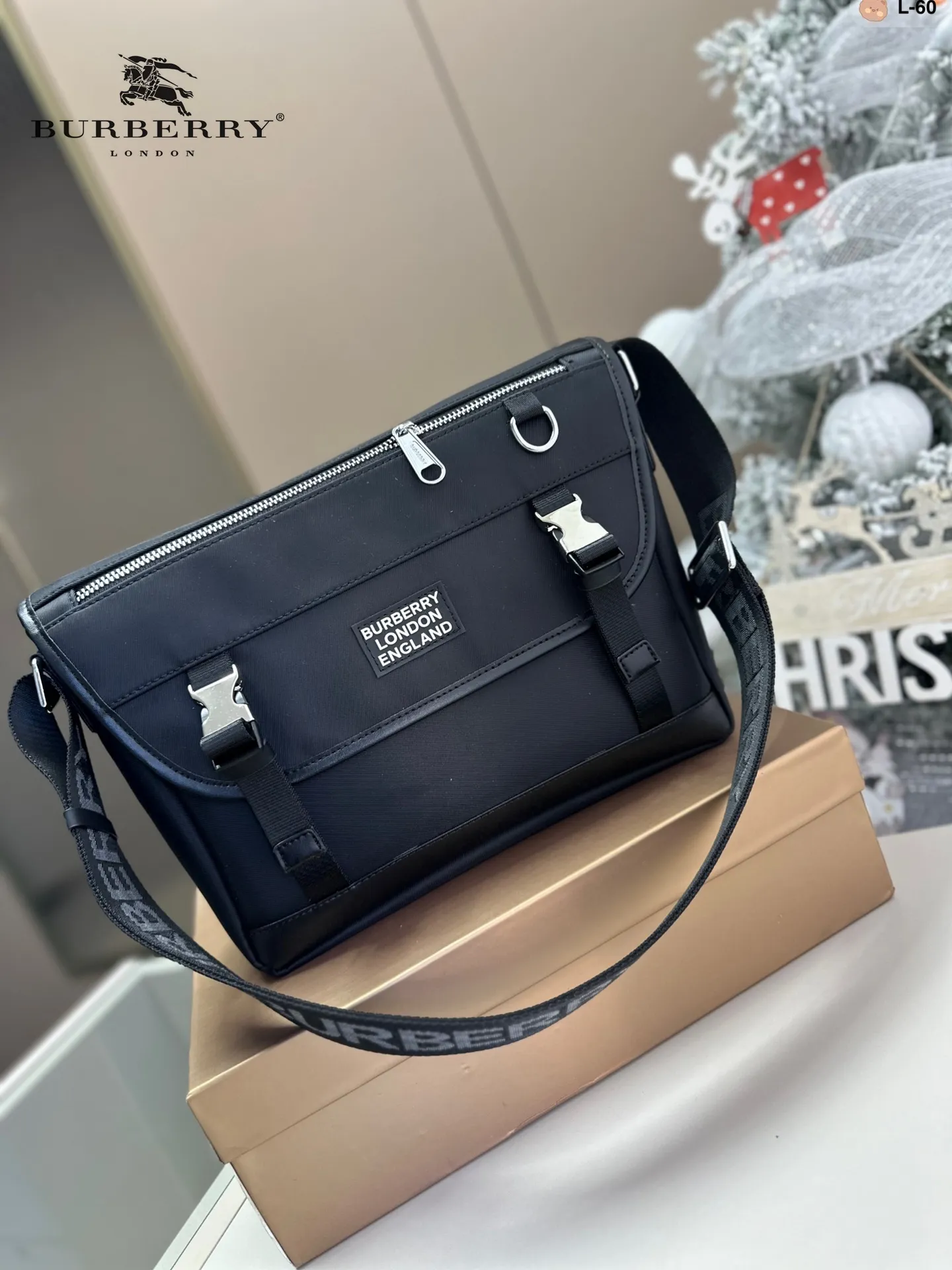 【2026】【BURBERRY  公式旗艦店】バーバリー 斜めがけバッグ 当日出荷 好評に付き再入荷！28*12*21CM