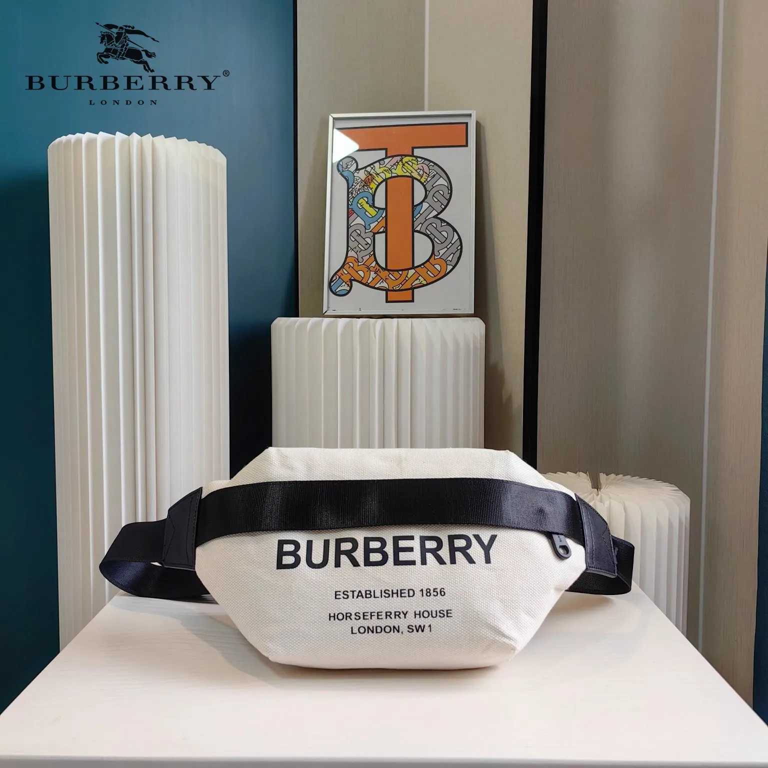 【2026】【BURBERRY  公式旗艦店】バーバリー   胸ポケット 当日出荷 好評に付き再入荷！29*18CM