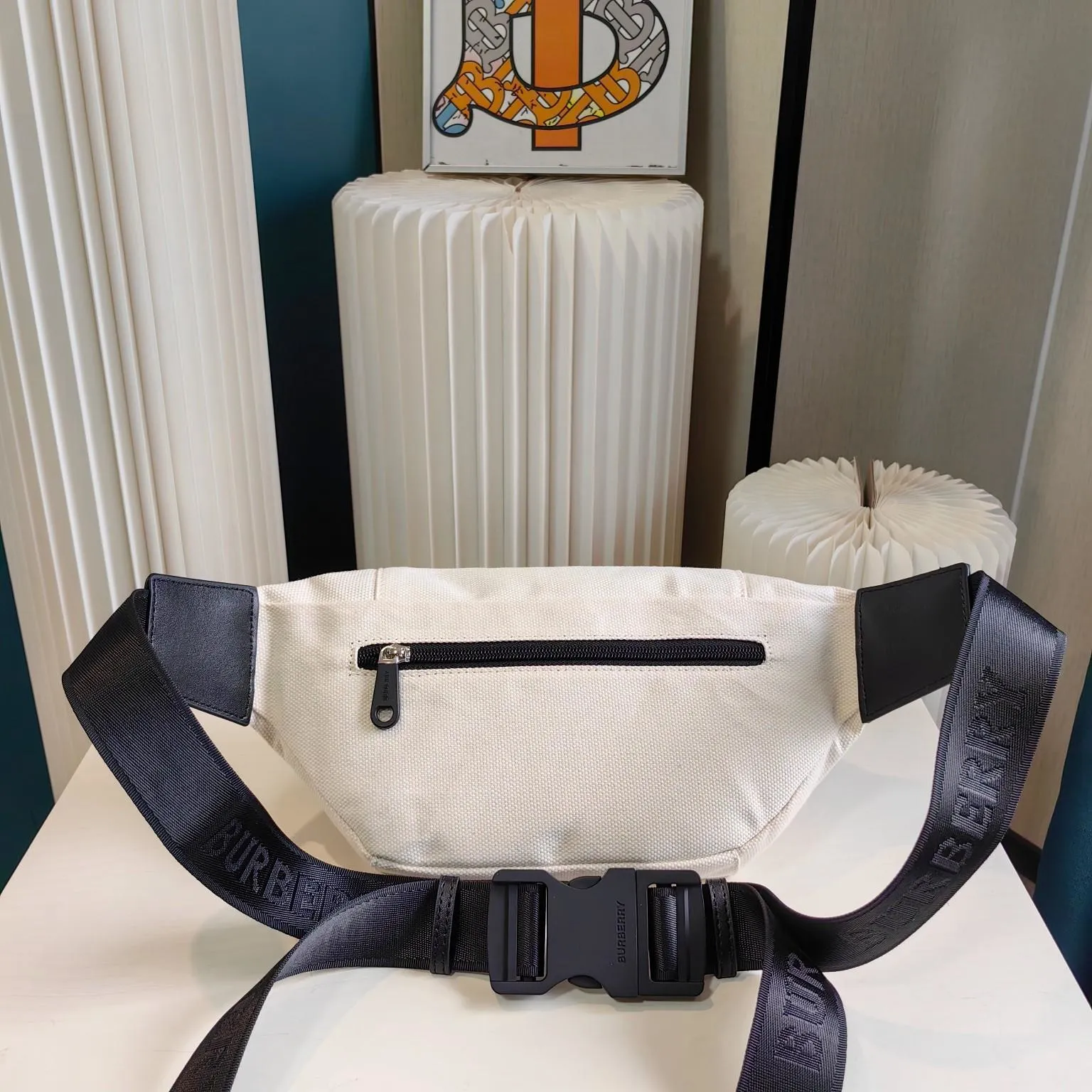 【2026】【BURBERRY  公式旗艦店】バーバリー   胸ポケット 当日出荷 好評に付き再入荷！29*18CM