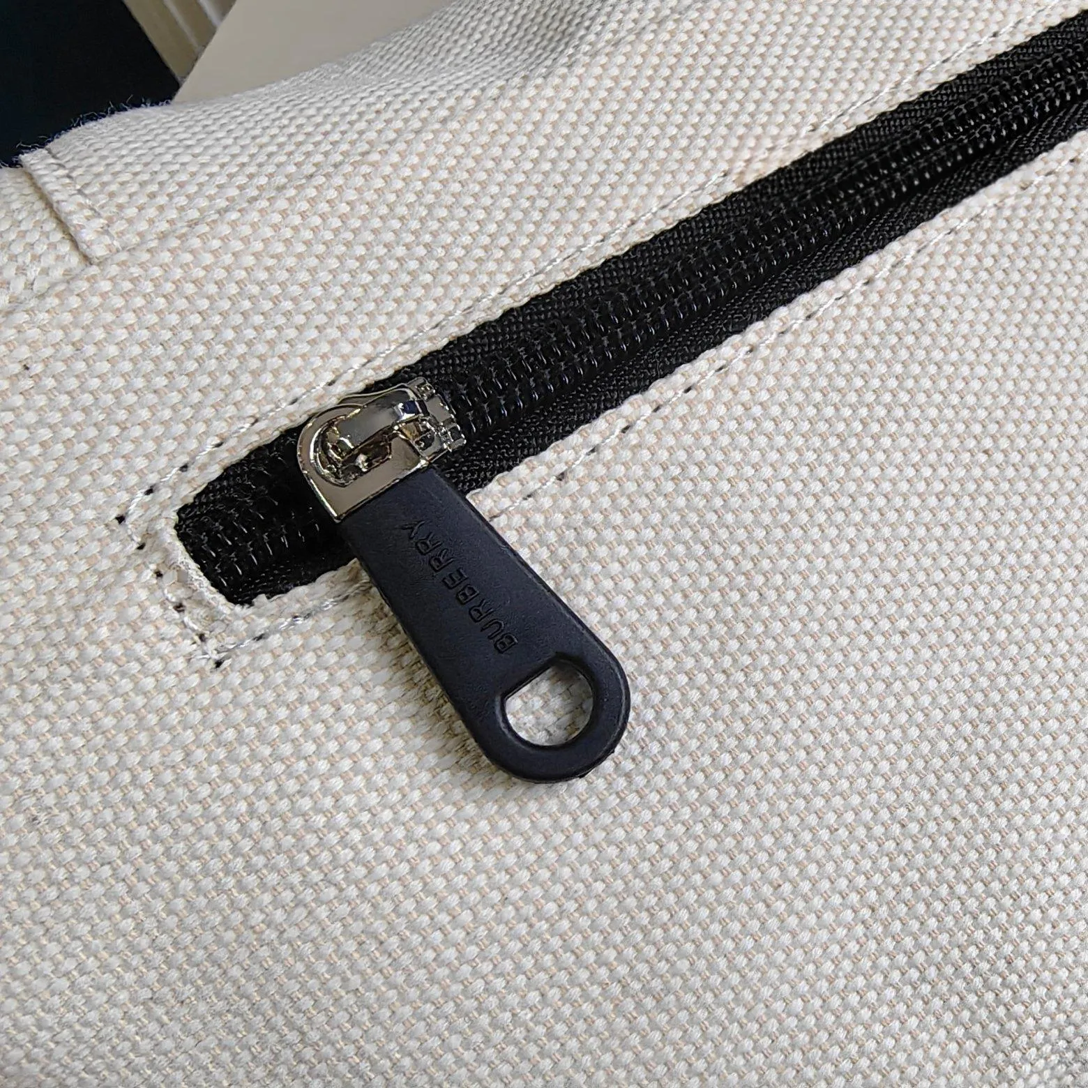 【2026】【BURBERRY  公式旗艦店】バーバリー   胸ポケット 当日出荷 好評に付き再入荷！29*18CM
