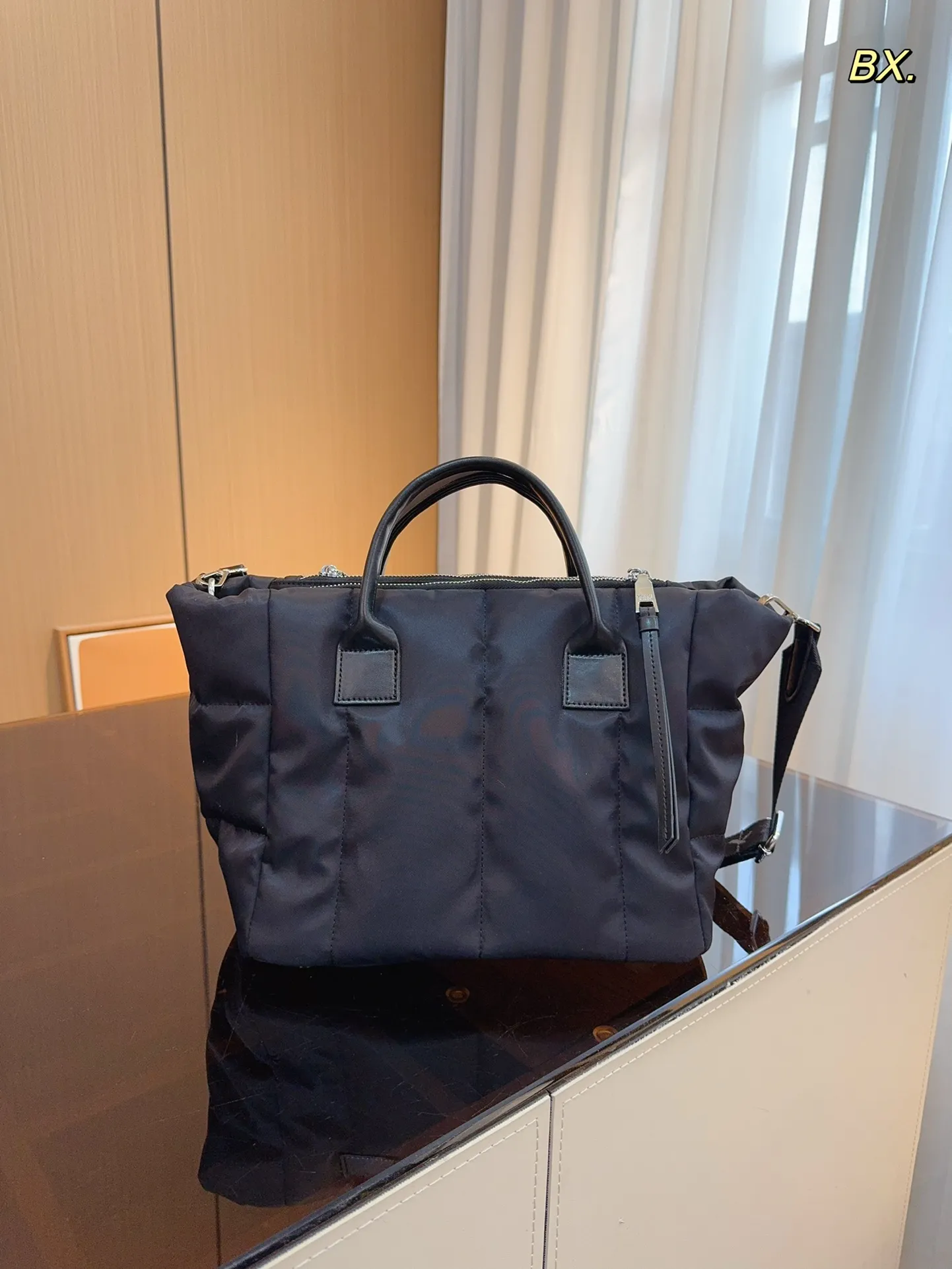 【2026】【PRADA  公式旗艦店】プラダ  斜めがけバッグ 当日出荷 好評に付き再入荷！28*18*23CM