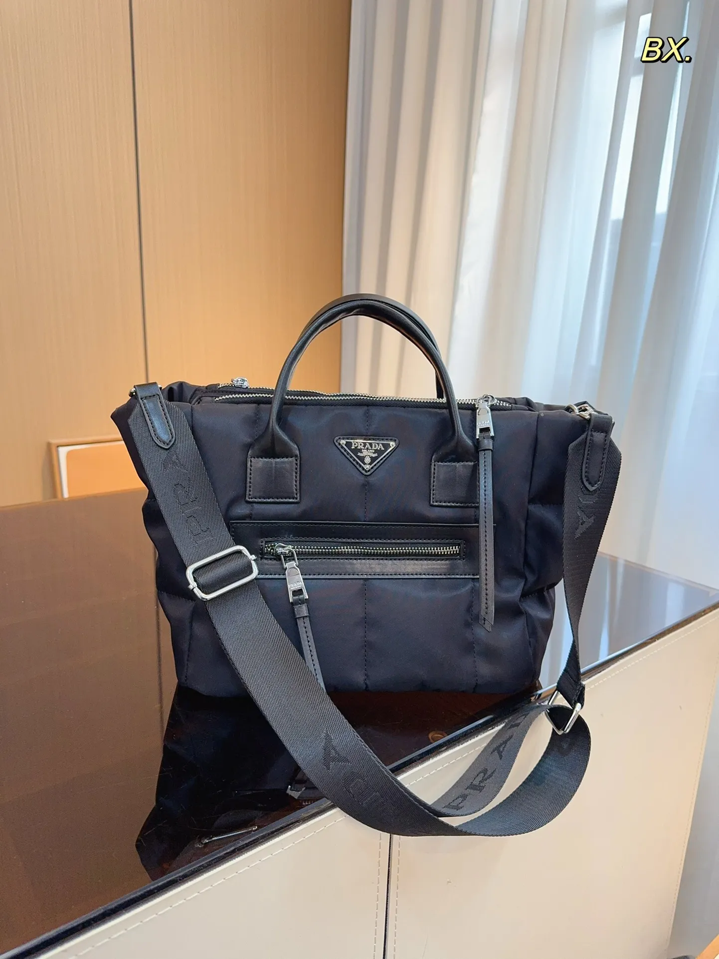 【2026】【PRADA  公式旗艦店】プラダ  斜めがけバッグ 当日出荷 好評に付き再入荷！28*18*23CM