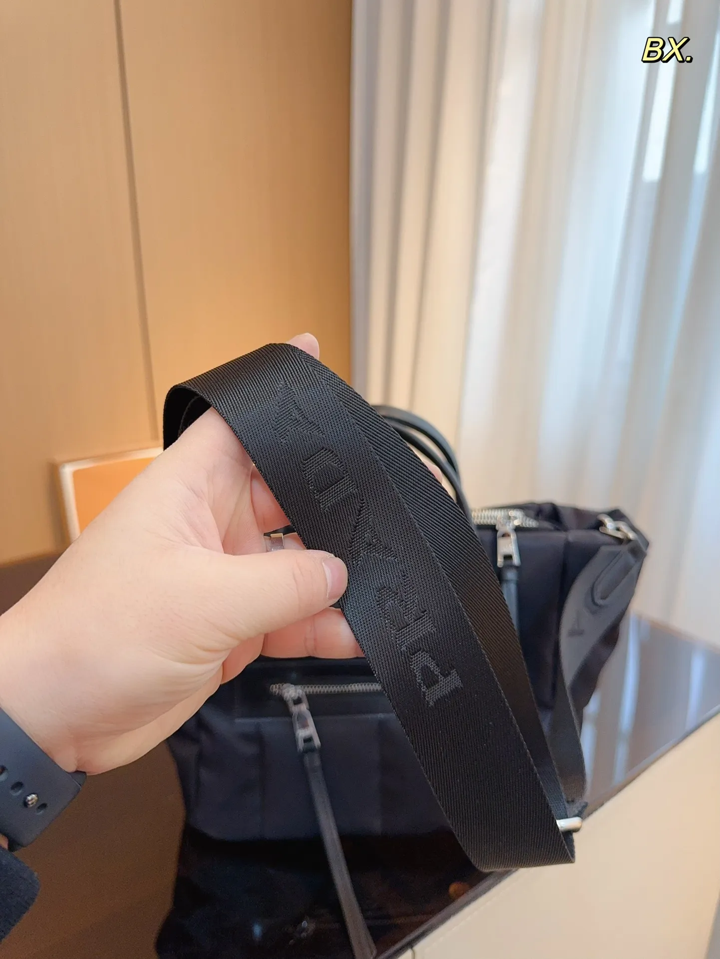 【2026】【PRADA  公式旗艦店】プラダ  斜めがけバッグ 当日出荷 好評に付き再入荷！28*18*23CM