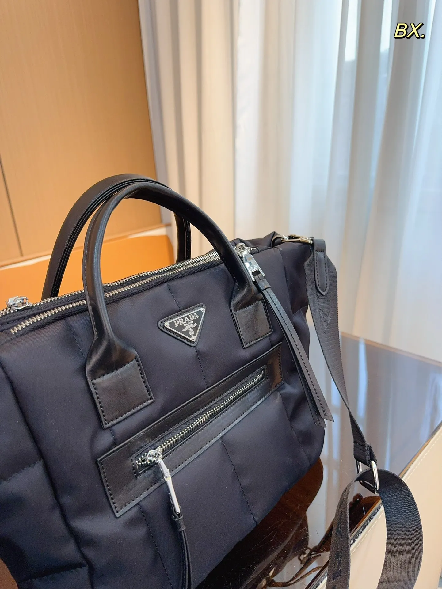 【2026】【PRADA  公式旗艦店】プラダ  斜めがけバッグ 当日出荷 好評に付き再入荷！28*18*23CM