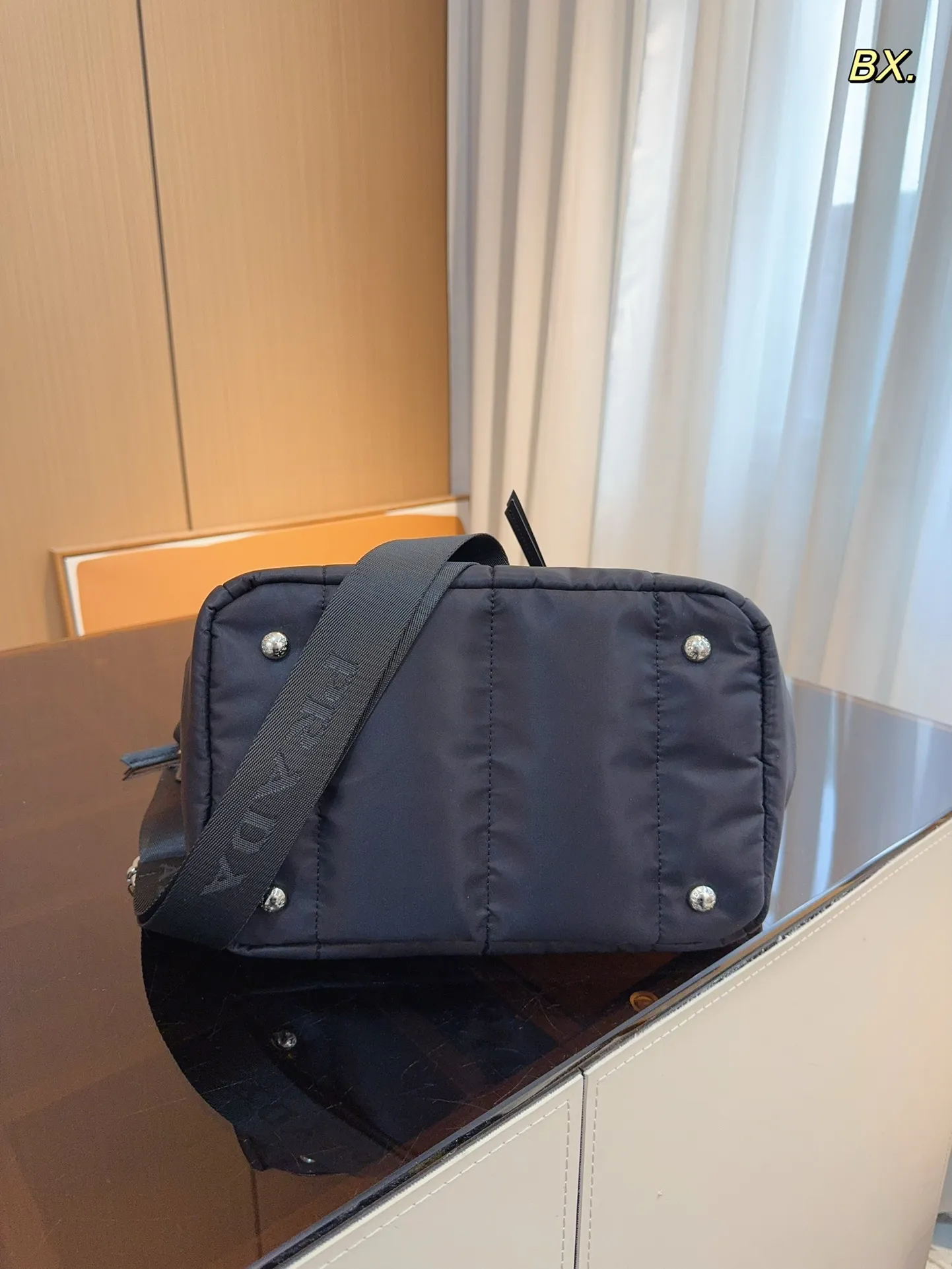 【2026】【PRADA  公式旗艦店】プラダ  斜めがけバッグ 当日出荷 好評に付き再入荷！28*18*23CM