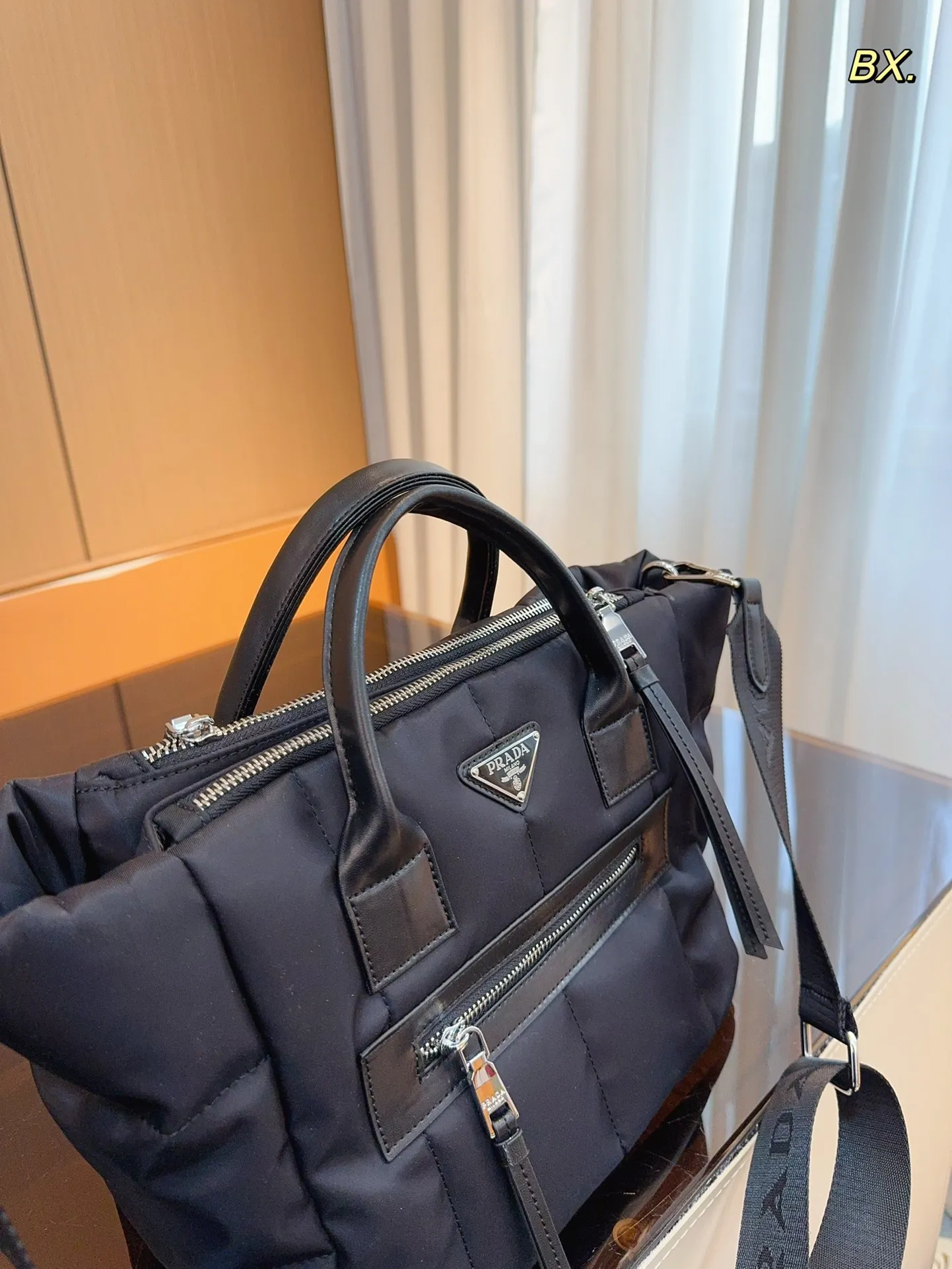 【2026】【PRADA  公式旗艦店】プラダ  斜めがけバッグ 当日出荷 好評に付き再入荷！28*18*23CM