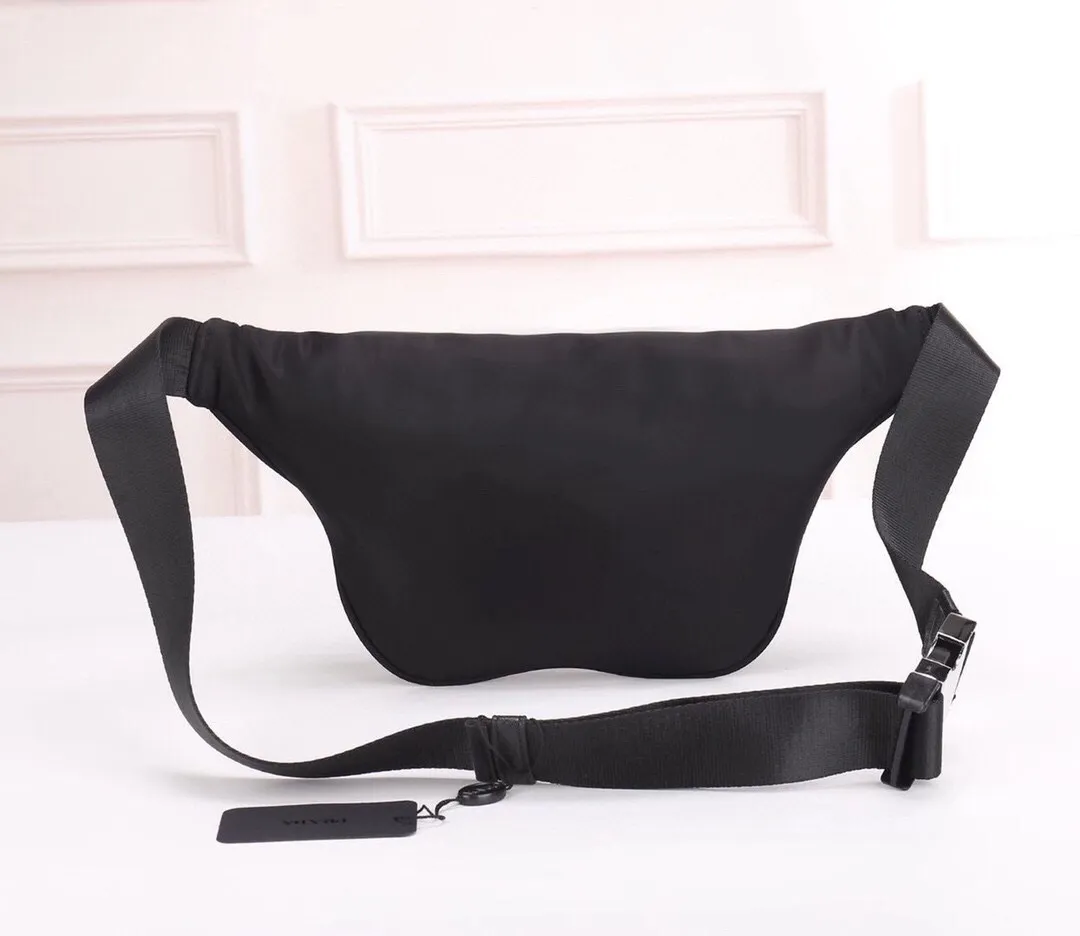 【2026】【PRADA  公式旗艦店】プラダ  ウエストポーチ 当日出荷 好評に付き再入荷！30*17*6CM