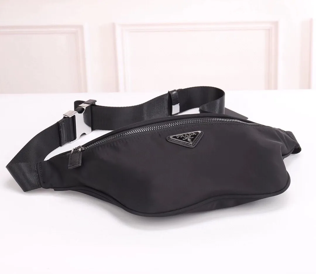【2026】【PRADA  公式旗艦店】プラダ  ウエストポーチ 当日出荷 好評に付き再入荷！30*17*6CM