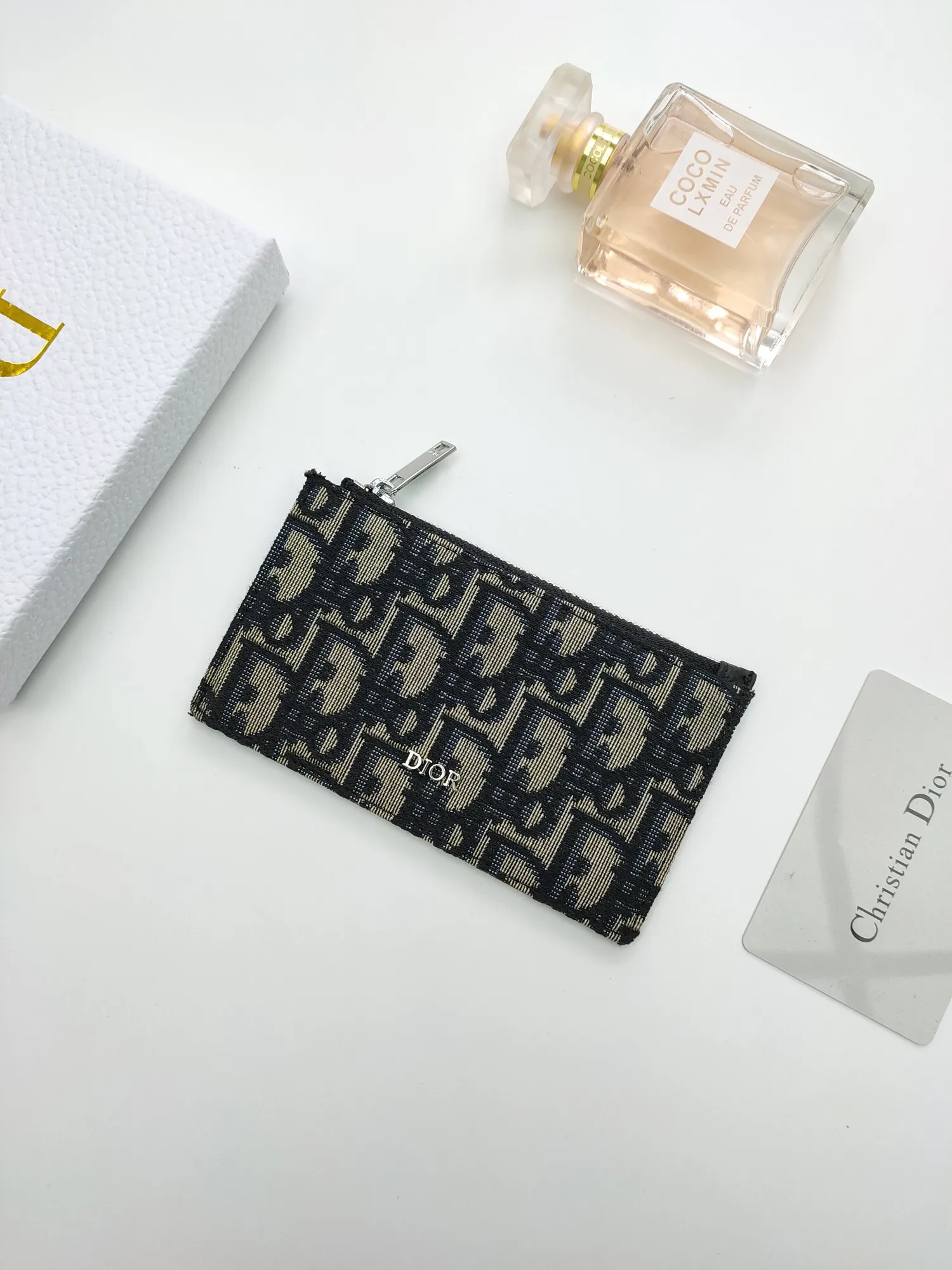 【2026】【DIOR 公式旗艦店】ディオール 財布  当日出荷 好評に付き再入荷！13.2*7.5CM