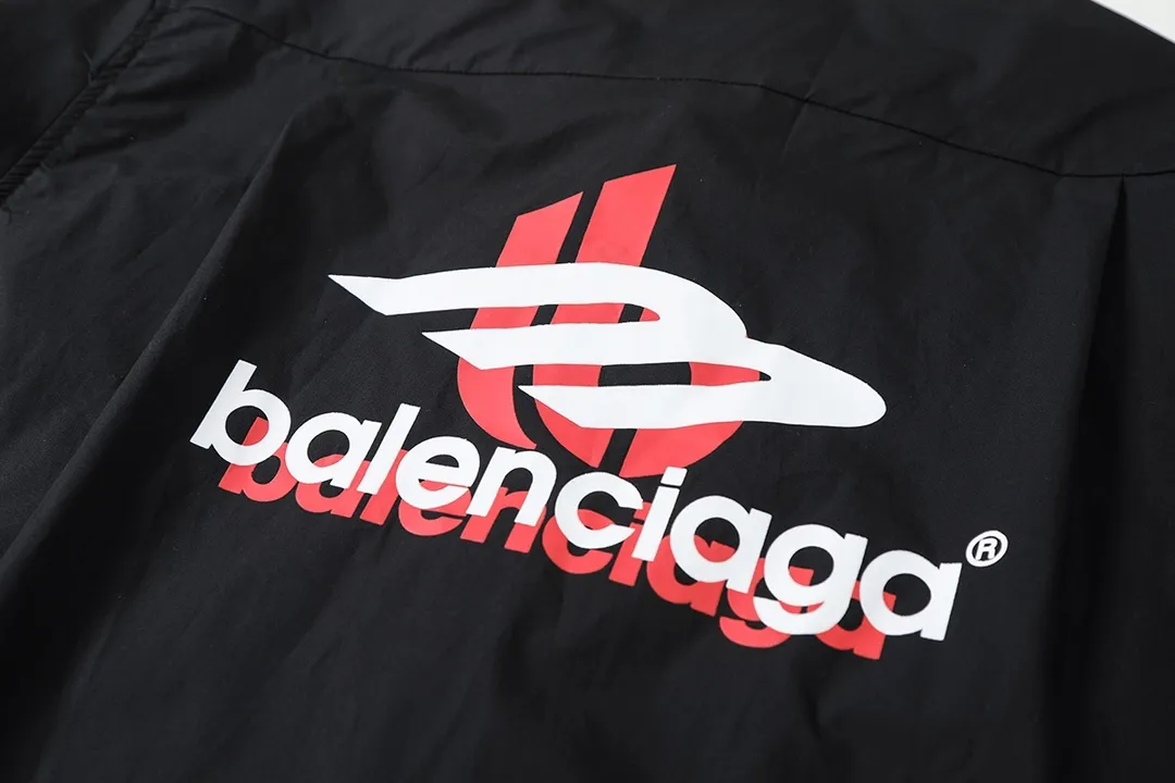 【2026】【BALENCIAGA 公式旗艦店】バレンシアガ  シャツ   ご好評に付き再入荷！
