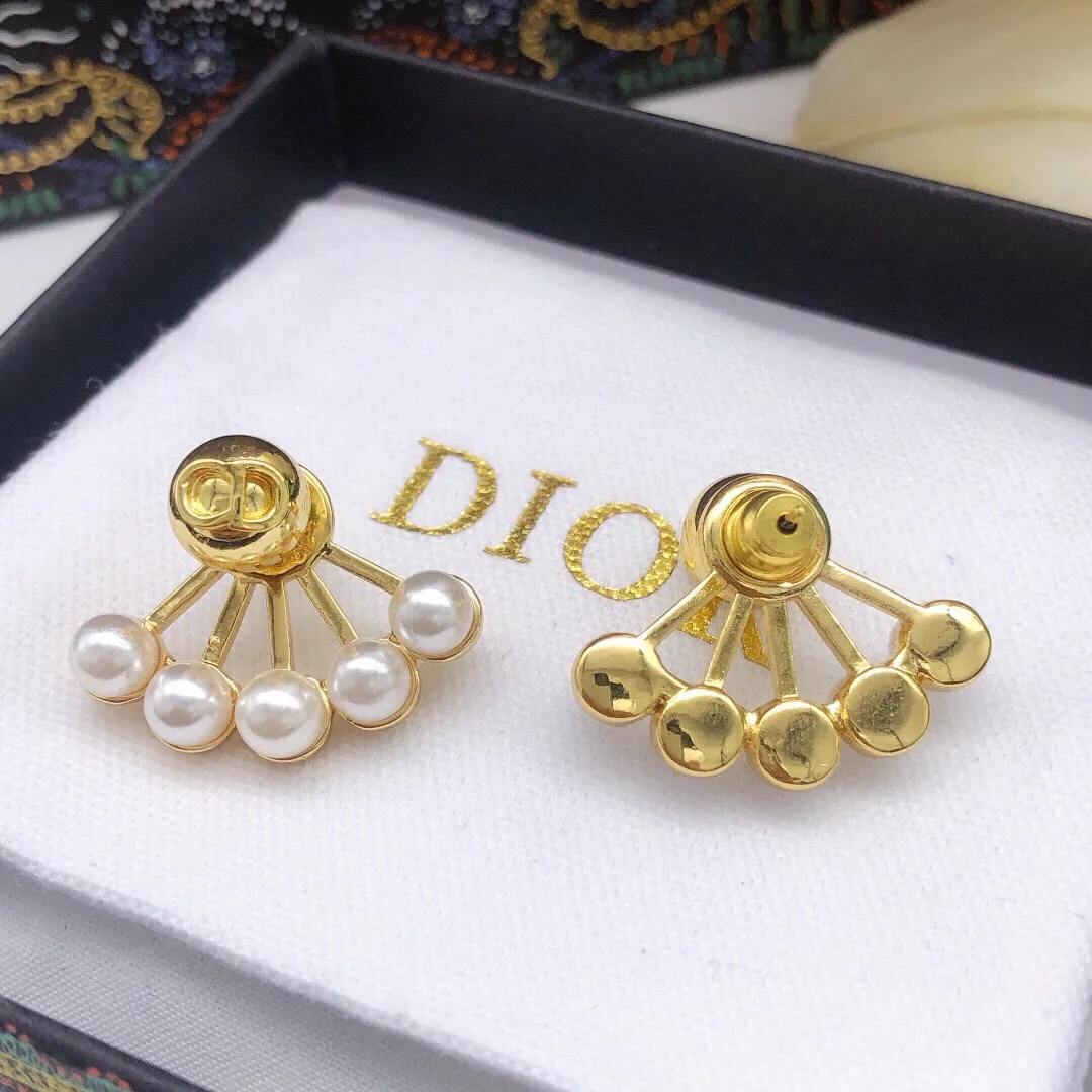 【2026】【DIOR】 ディオール   ファッションスタイルのイヤリング