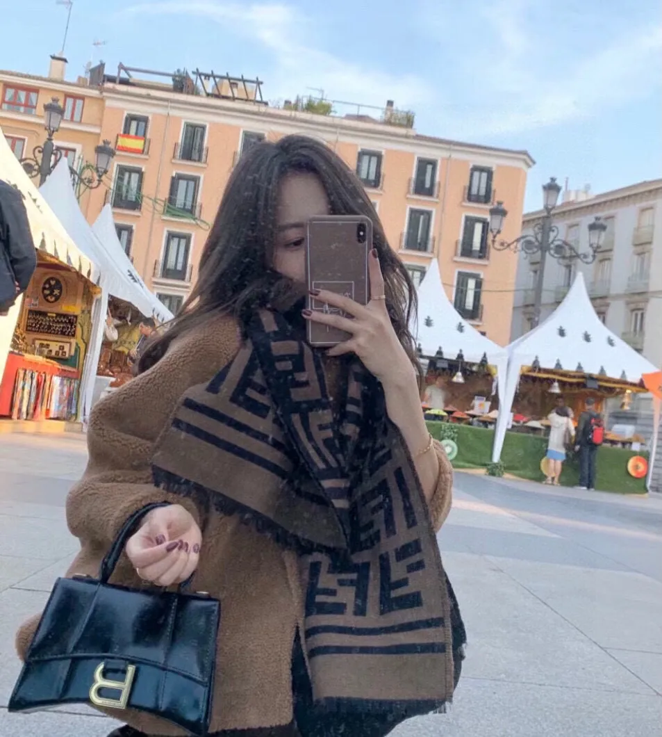 【2026】【FENDI  フェンディ】スカーフ35*180CM