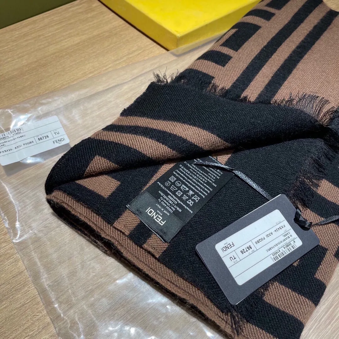【2026】【FENDI  フェンディ】スカーフ35*180CM