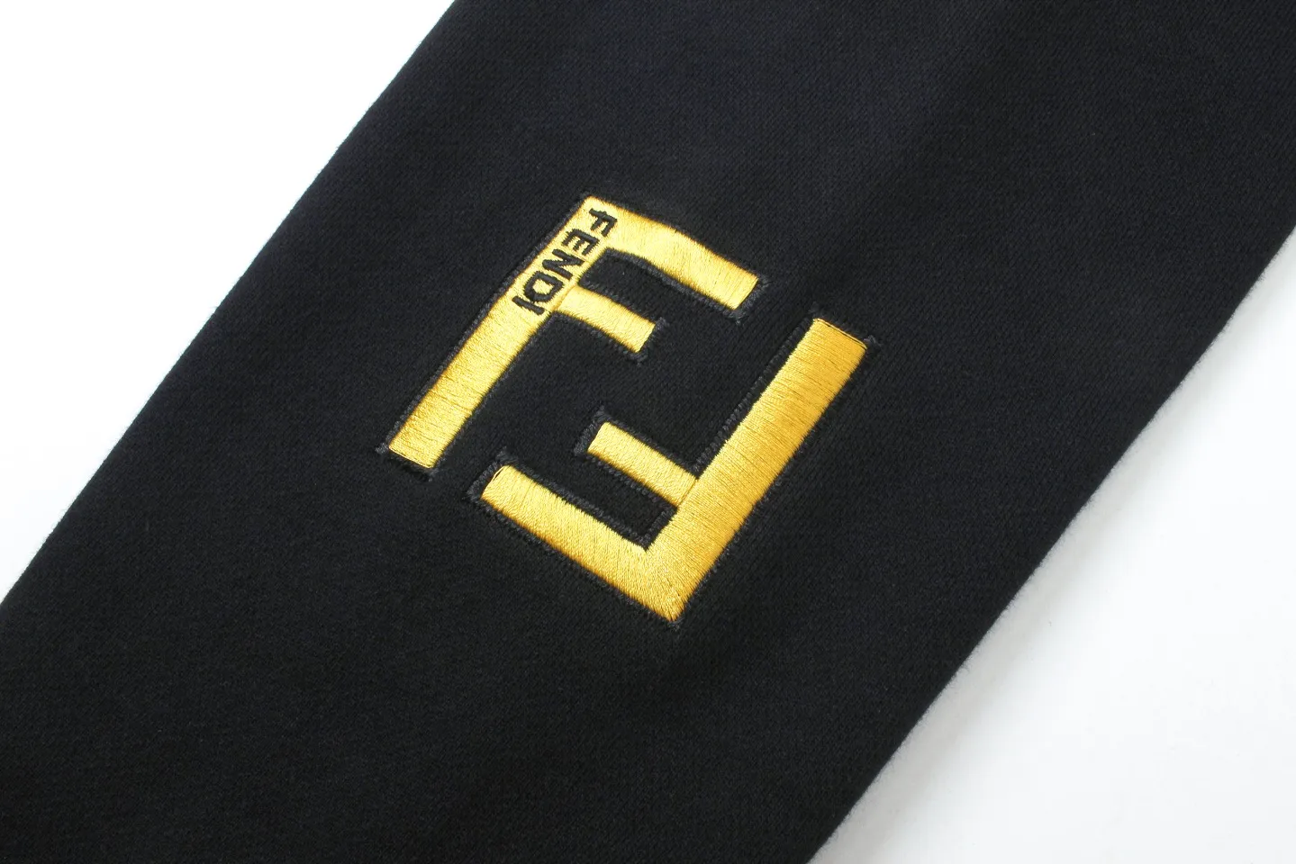 【2026】【FENDI 公式旗艦店】フェンディ  丸首の衛衣   スウェットご好評に付き再入荷！