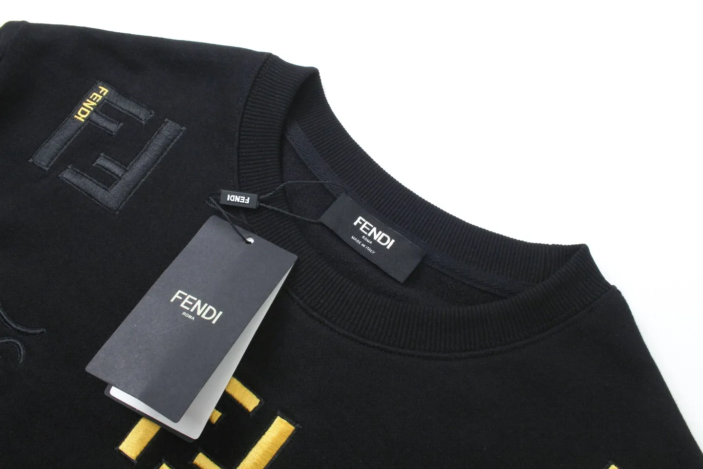 【2026】【FENDI 公式旗艦店】フェンディ  丸首の衛衣   スウェットご好評に付き再入荷！