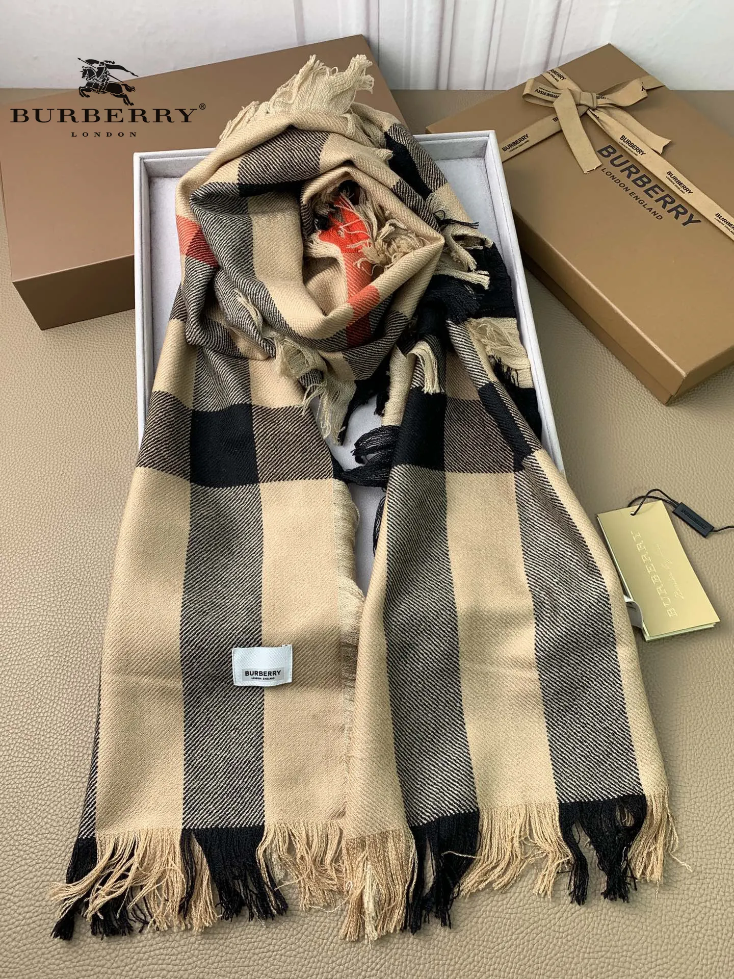 【2026】【BURBERRY  バーバリー】オートクチュール ファッション トランジショナル カラー ロング ビアード スカーフ35*240CM