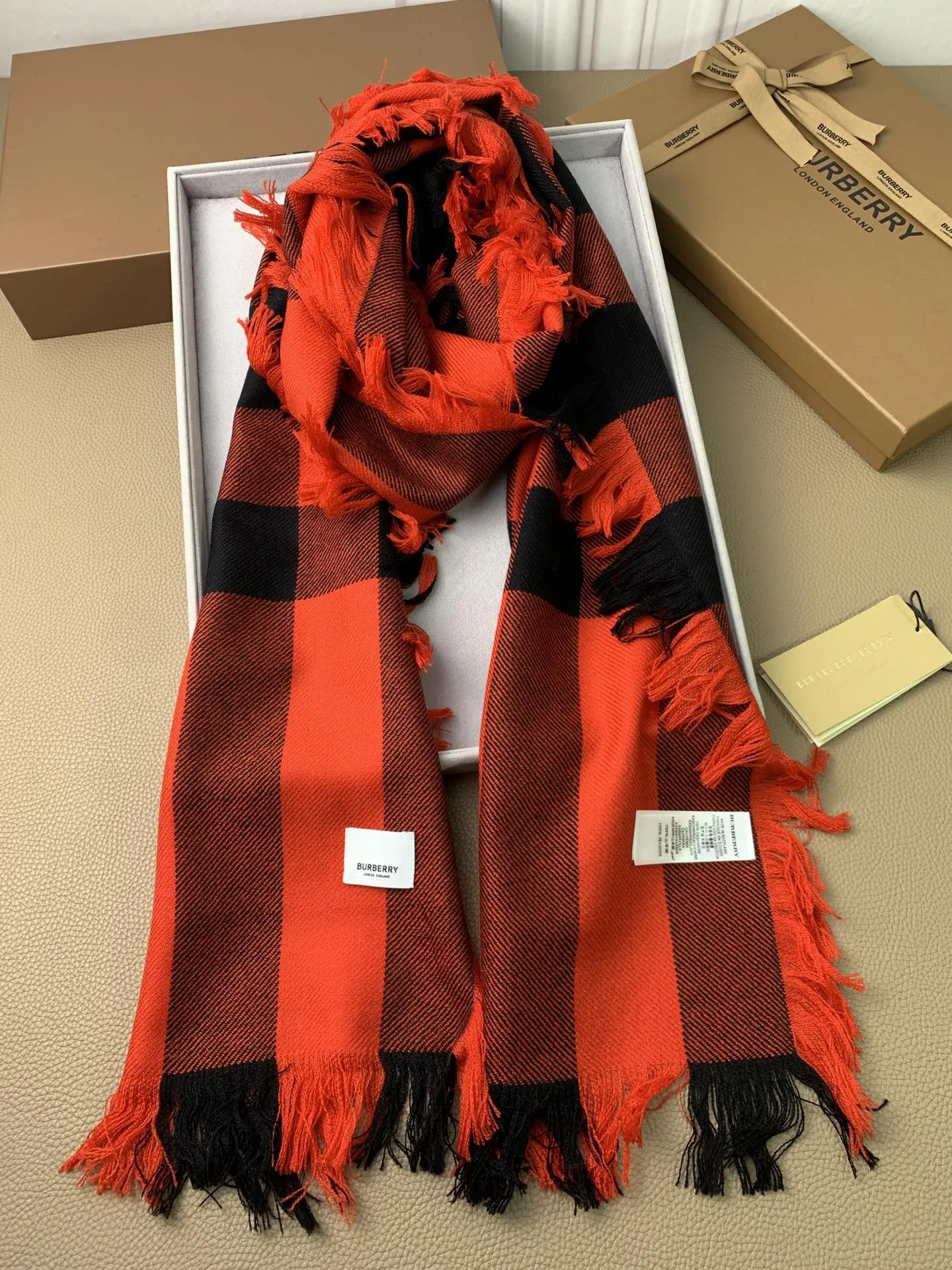 【2026】【BURBERRY  バーバリー】オートクチュール ファッション トランジショナル カラー ロング ビアード スカーフ35*240CM