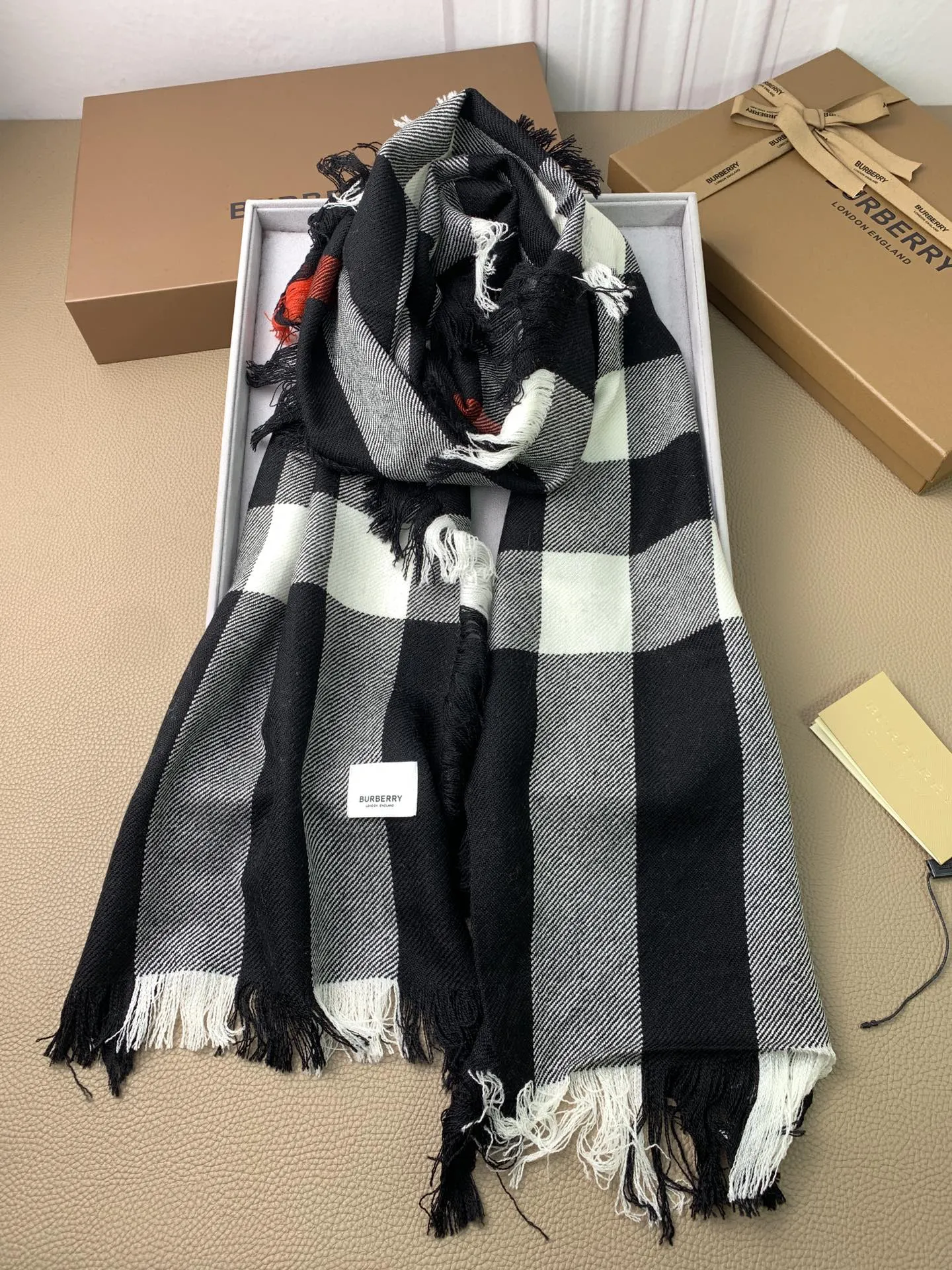 【2026】【BURBERRY  バーバリー】オートクチュール ファッション トランジショナル カラー ロング ビアード スカーフ35*240CM