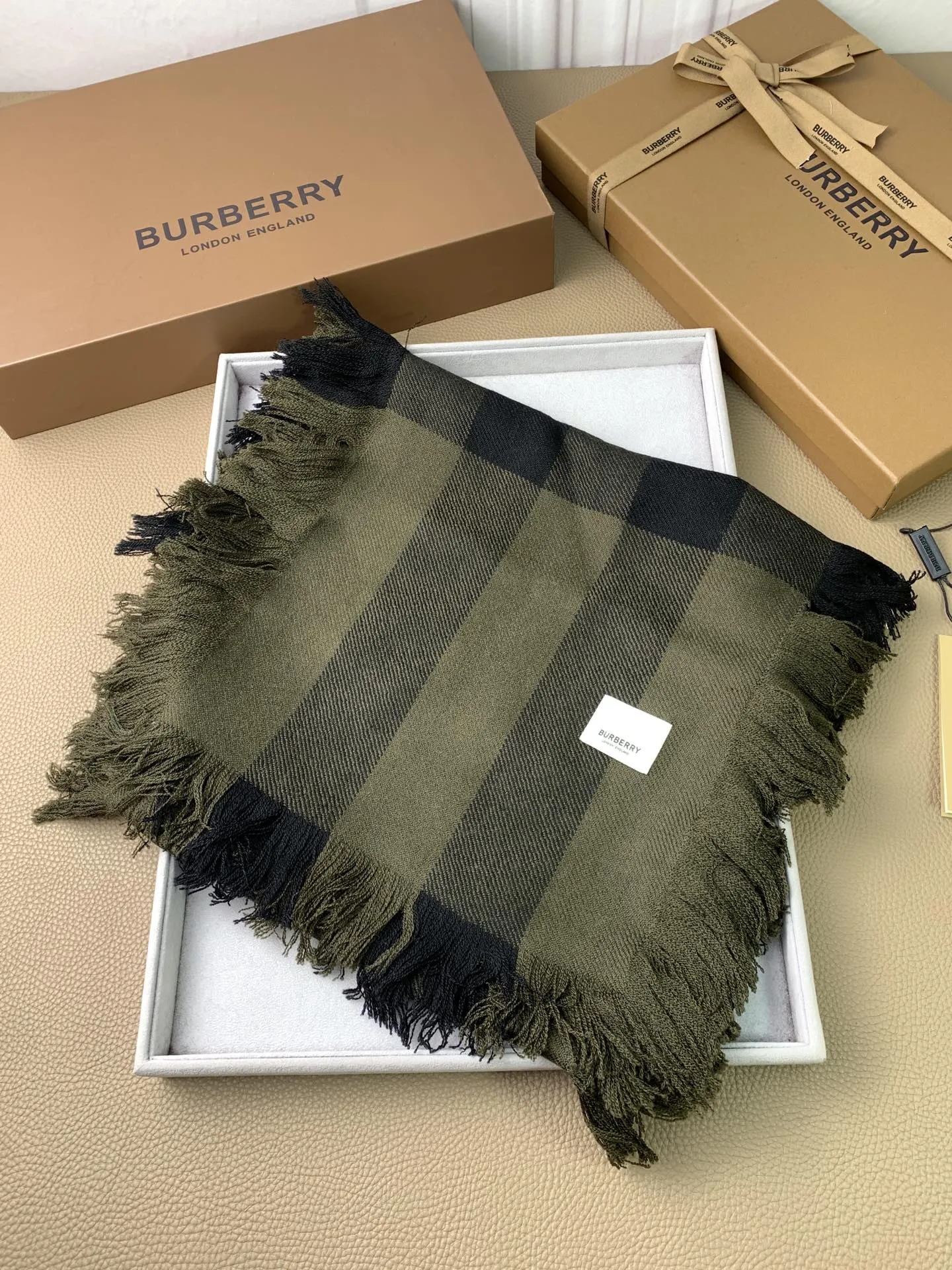 【2026】【BURBERRY  バーバリー】オートクチュール ファッション トランジショナル カラー ロング ビアード スカーフ35*240CM