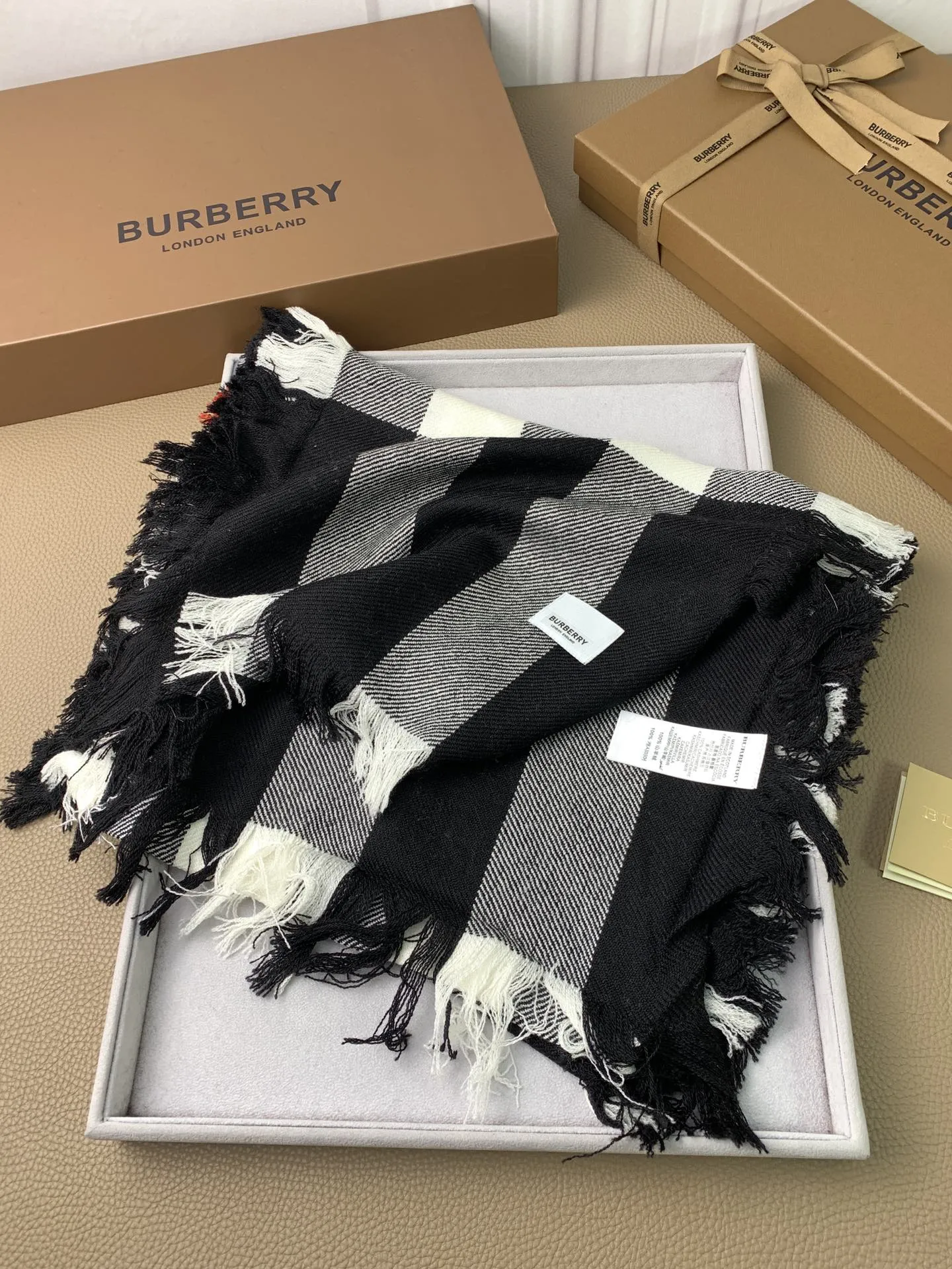 【2026】【BURBERRY  バーバリー】オートクチュール ファッション トランジショナル カラー ロング ビアード スカーフ35*240CM