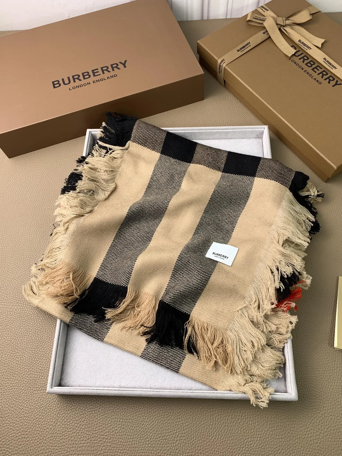 【2026】【BURBERRY  バーバリー】オートクチュール ファッション トランジショナル カラー ロング ビアード スカーフ35*240CM