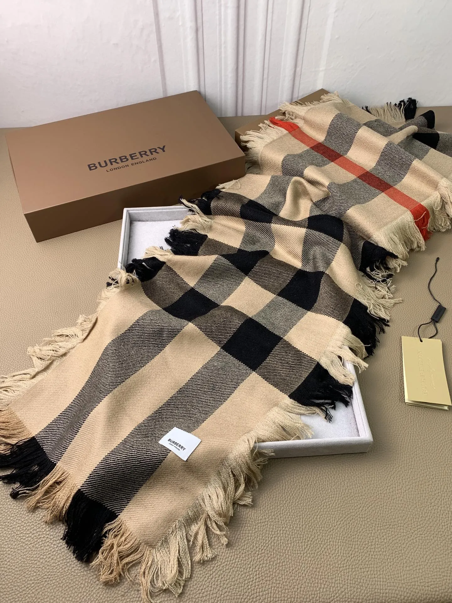 【2026】【BURBERRY  バーバリー】オートクチュール ファッション トランジショナル カラー ロング ビアード スカーフ35*240CM