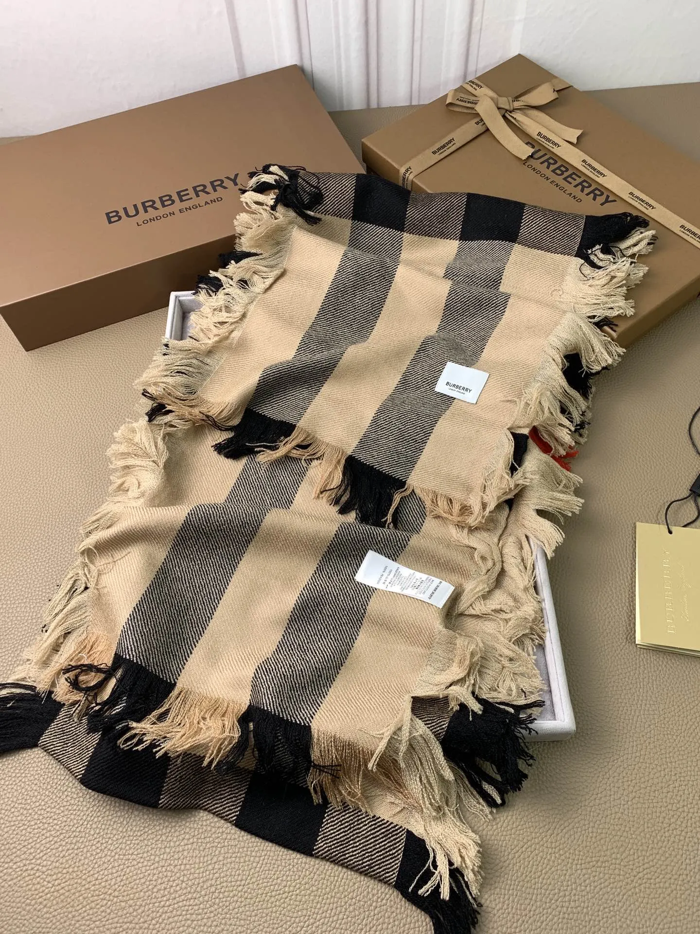 【2026】【BURBERRY  バーバリー】オートクチュール ファッション トランジショナル カラー ロング ビアード スカーフ35*240CM