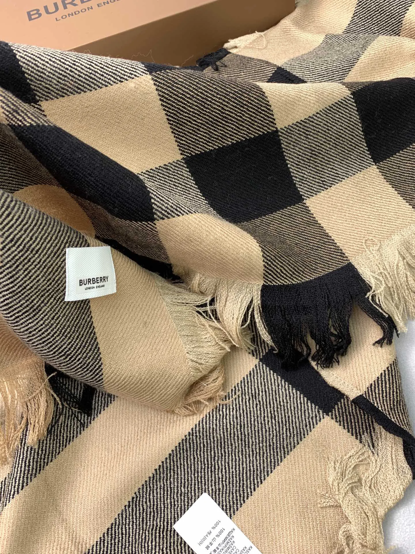 【2026】【BURBERRY  バーバリー】オートクチュール ファッション トランジショナル カラー ロング ビアード スカーフ35*240CM