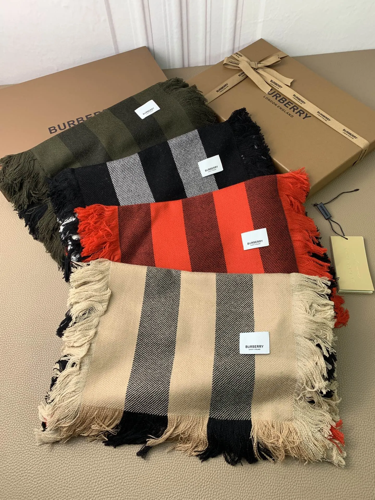 【2026】【BURBERRY  バーバリー】オートクチュール ファッション トランジショナル カラー ロング ビアード スカーフ35*240CM