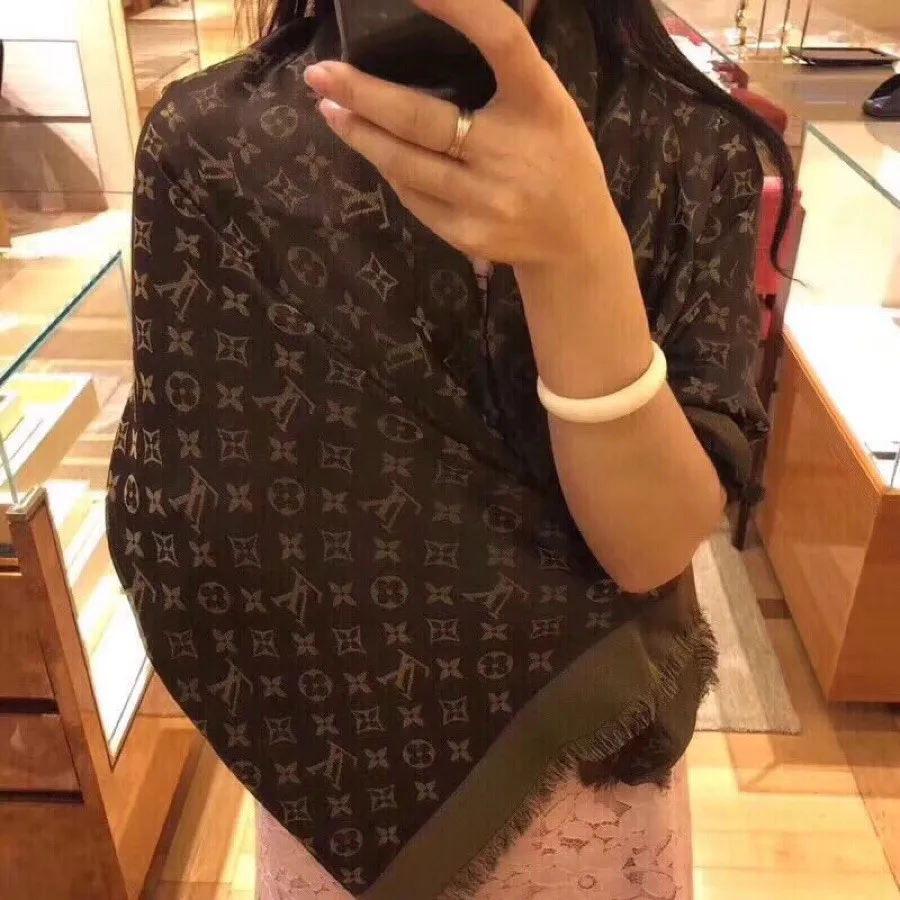 【2026】【LV Louis Vuitton ルイ·ヴィトン】オートクチュール ファッション トランジショナル カラー ロング ビアード スカーフ 140*140CM